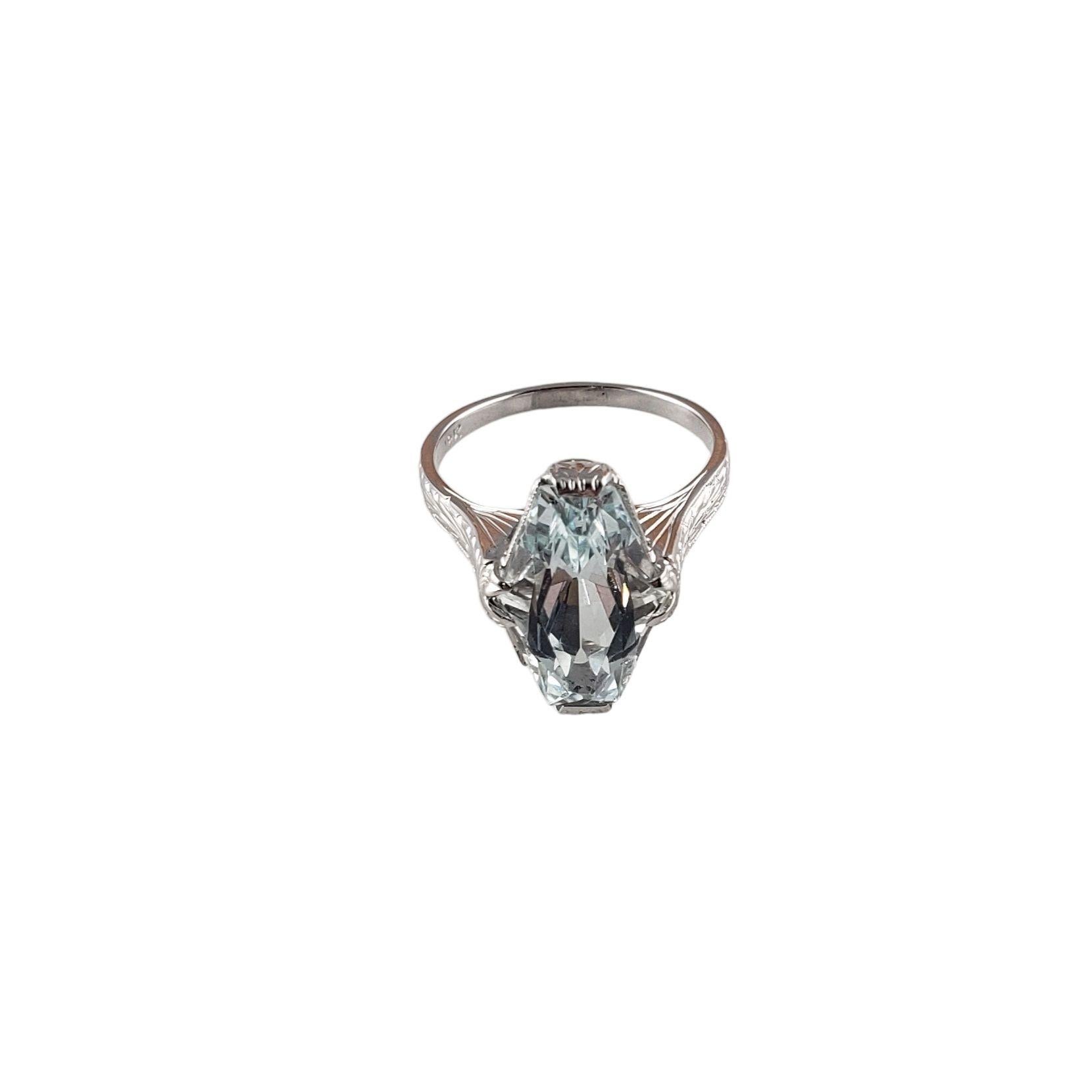 18 Karat White Gold Aquamarine Ring Size 5.5 #14216 In Good Condition For Sale In Washington Depot, CT