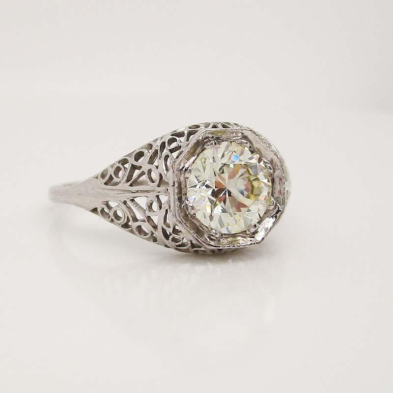 Round Cut 18 Karat White Gold Art Deco 1920 Filigree Diamond Engagement Ring