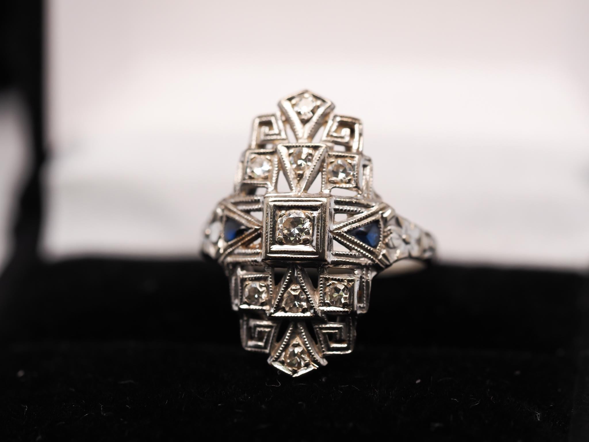 18 Karat White Gold Art Deco Diamond and Sapphire Shield Ring For Sale 3