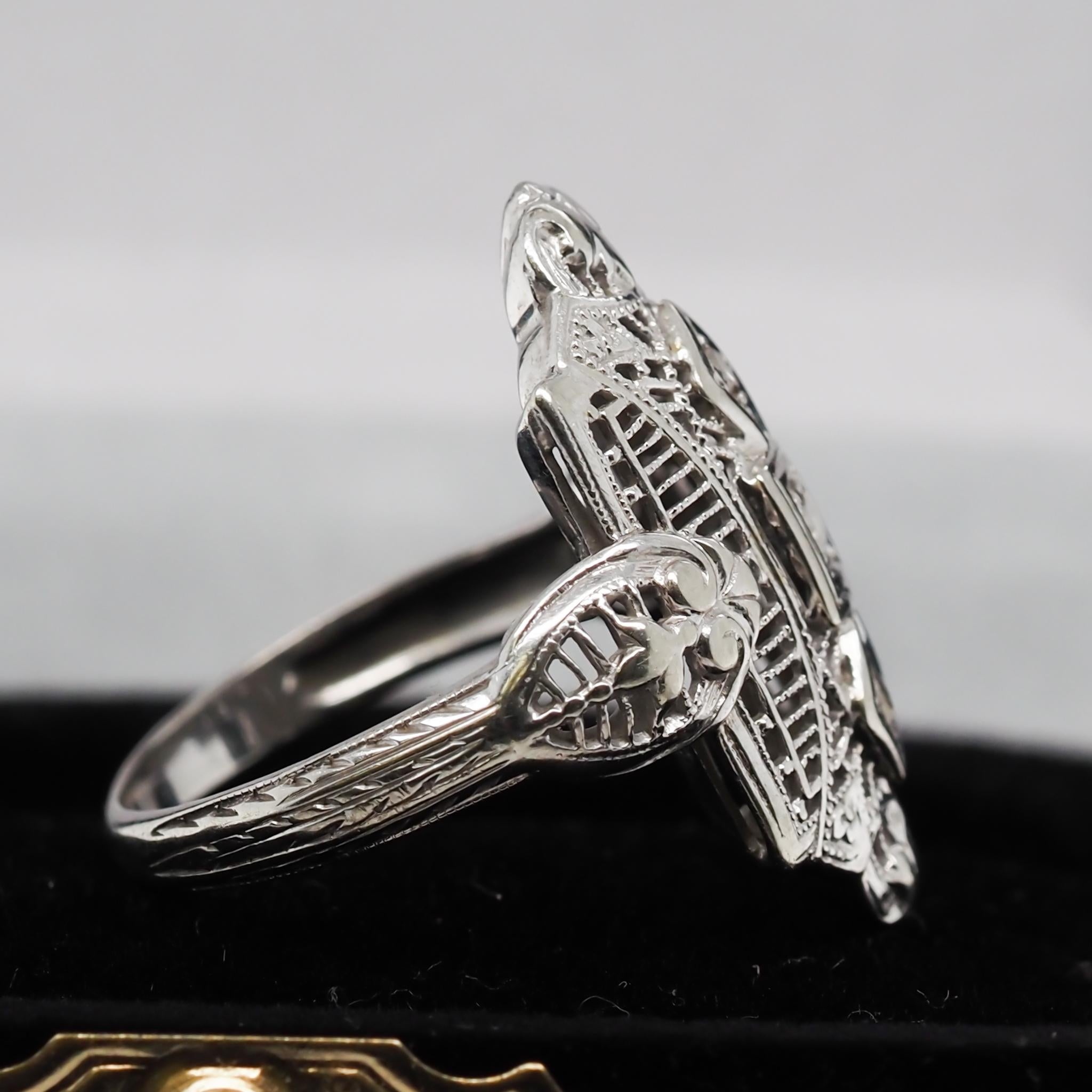 18 Karat White Gold Art Deco Diamond Shield Ring In Good Condition For Sale In Atlanta, GA