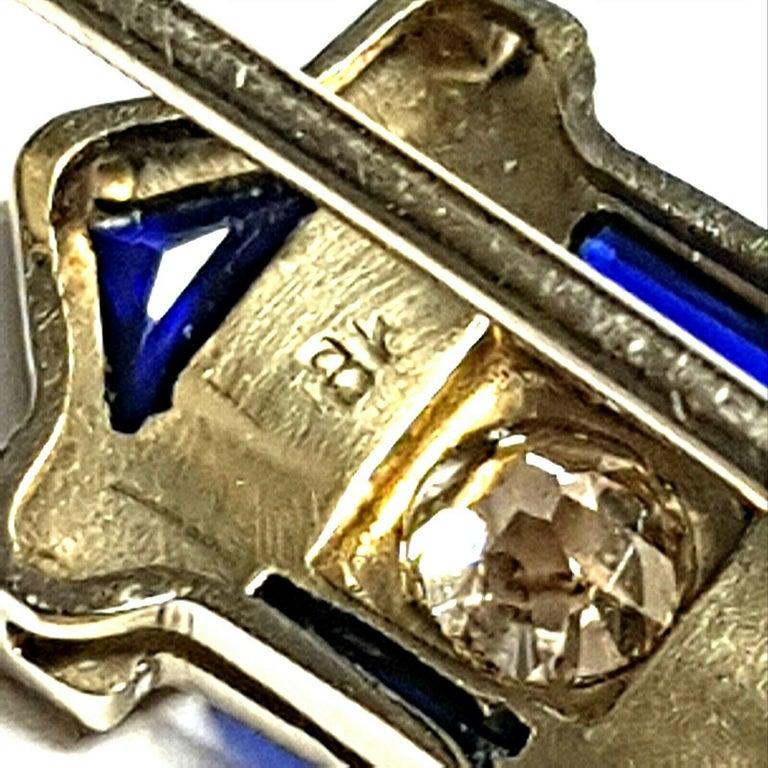 Round Cut 18 Karat White Gold Art Deco Style Pin Diamond and Sapphire For Sale