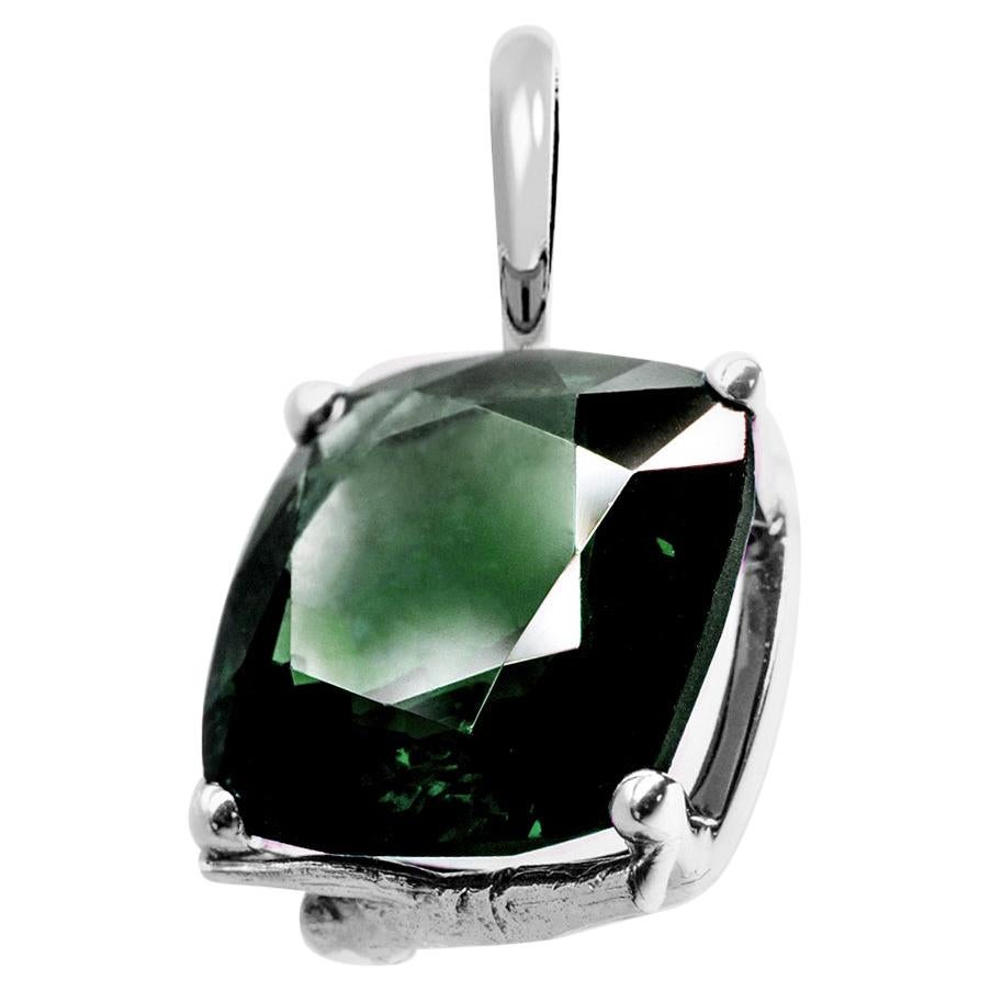 White Gold Artist Pendant Necklace with Eleven Carats Green Sapphire For Sale