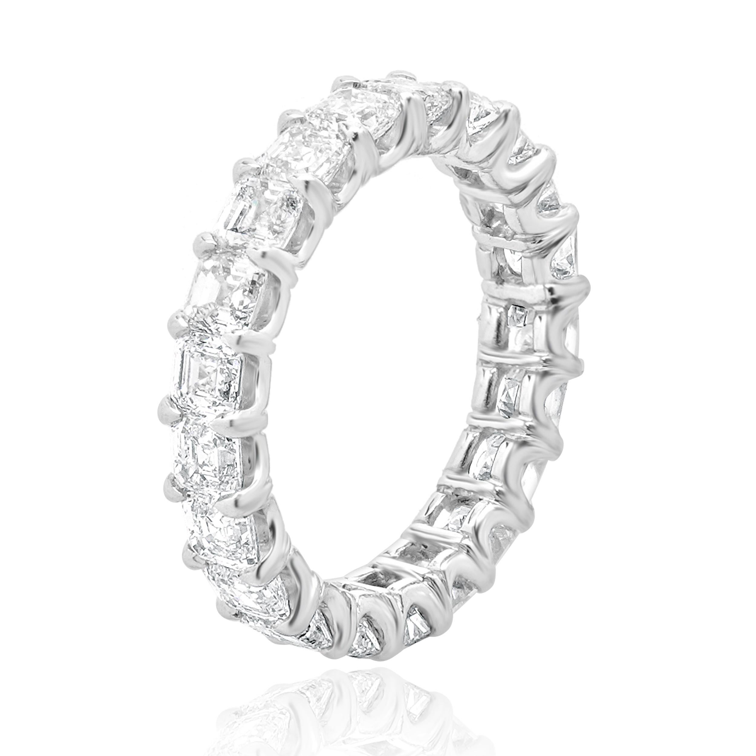 Designer: personalizzato
Materiale: oro bianco 18 carati
Diamante: 21 tagli asscher = 3,90cttw
Colore: G
Chiarezza: SI2
Misura dell'anello: 6 (si prega di prevedere due giorni di spedizione in più per le richieste di misura)
Peso: 3.90 grammi
