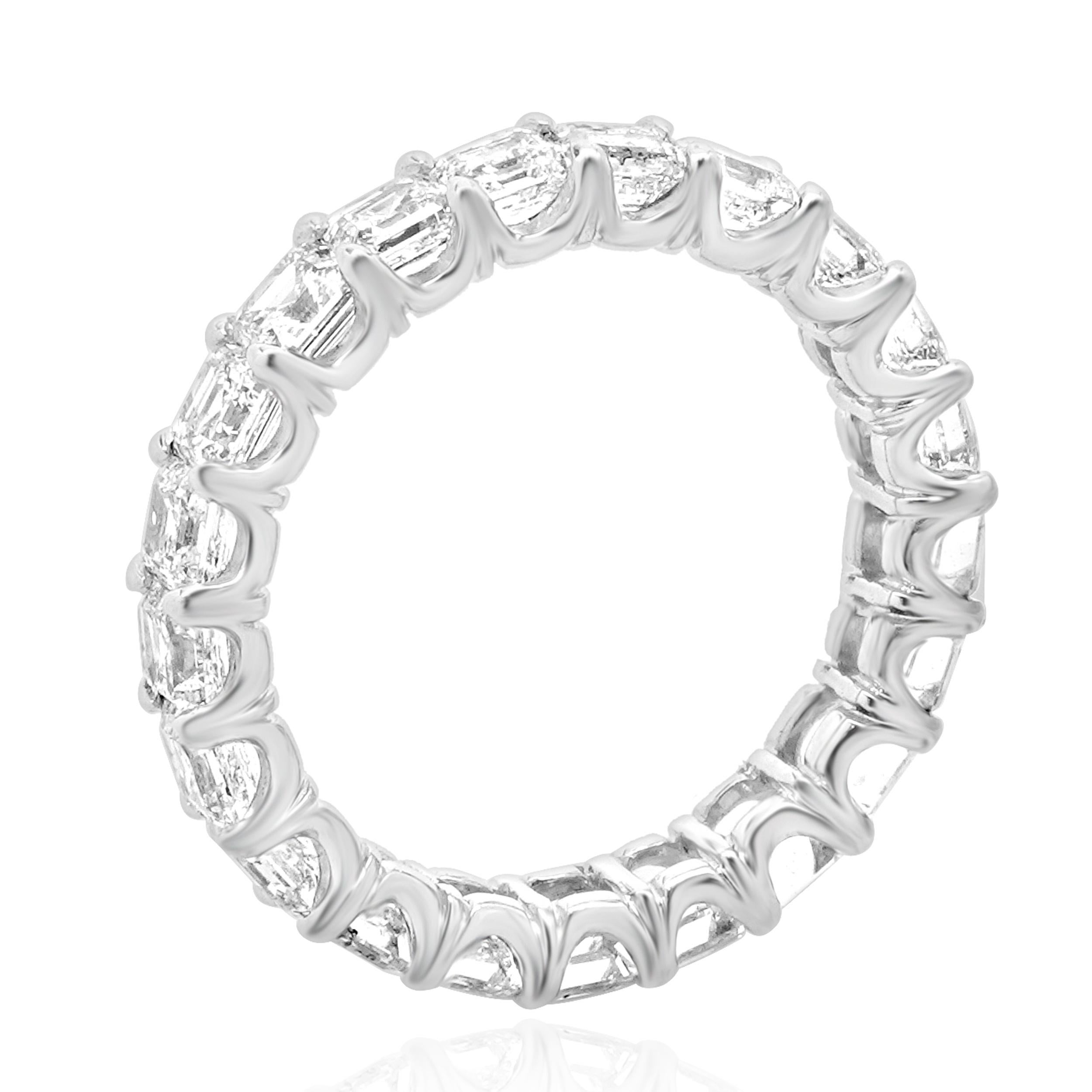 Taglio Asscher Fascia con diamante taglio Asscher in oro bianco 18 carati in vendita