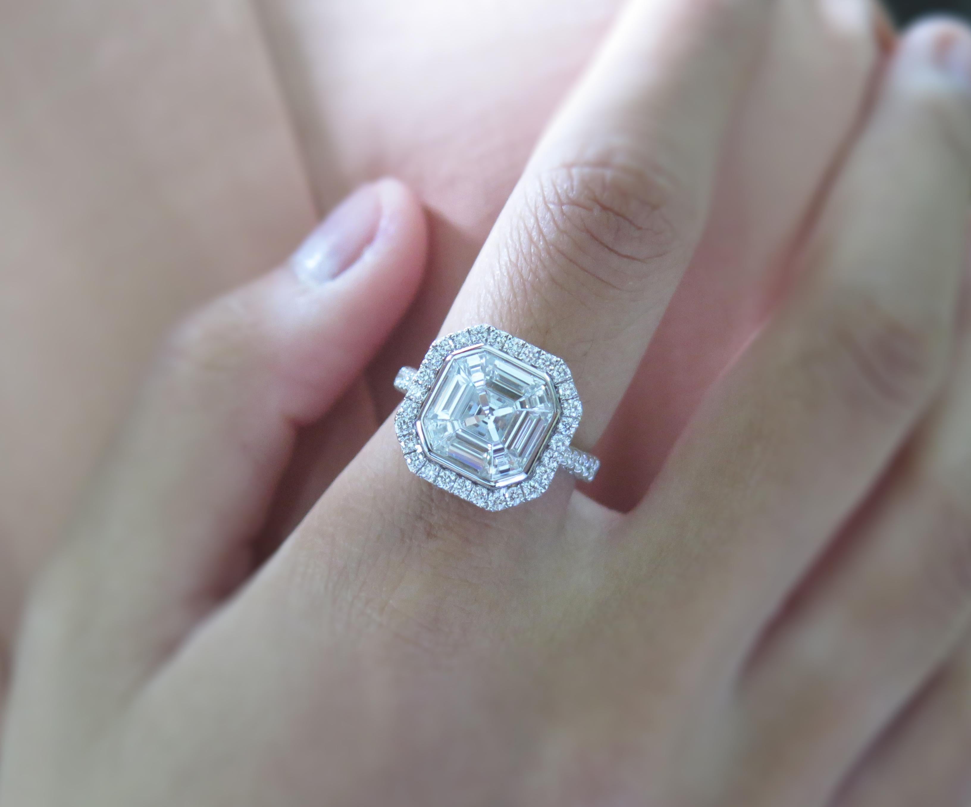 18 Karat White Gold Asscher Illusion Diamond Engagement Ring In New Condition For Sale In Bangkok, TH