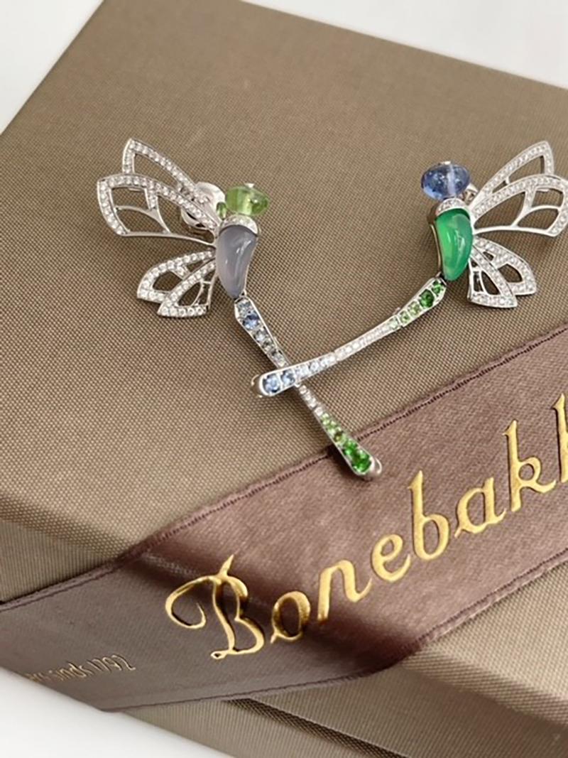 18 karat white gold Asymmetric Dragonfly Earrings chalcedony diamonds In New Condition For Sale In Amsterdam, NL
