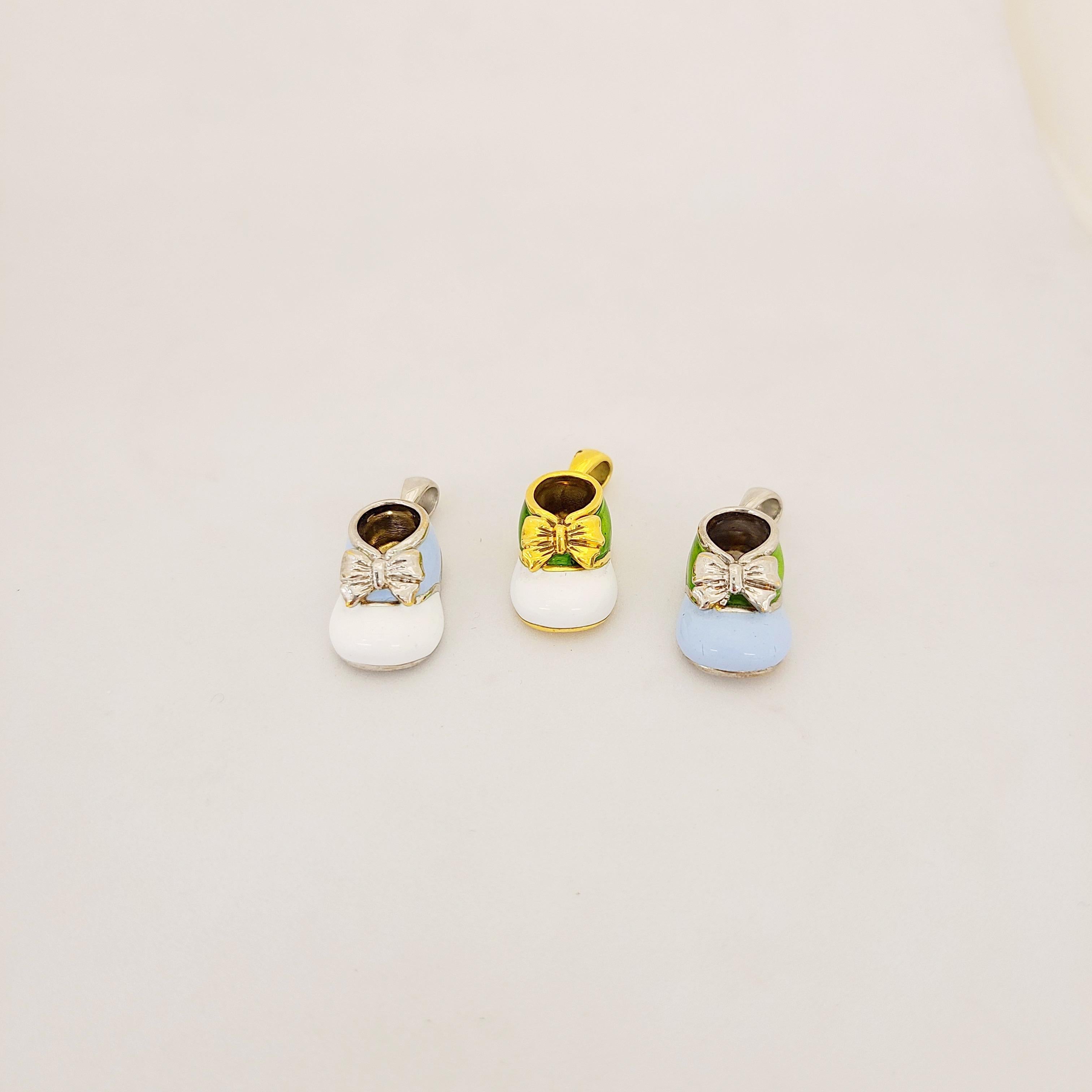 18 Karat White Gold Baby Shoe Charm with Light Blue and Green Enamel In New Condition For Sale In New York, NY