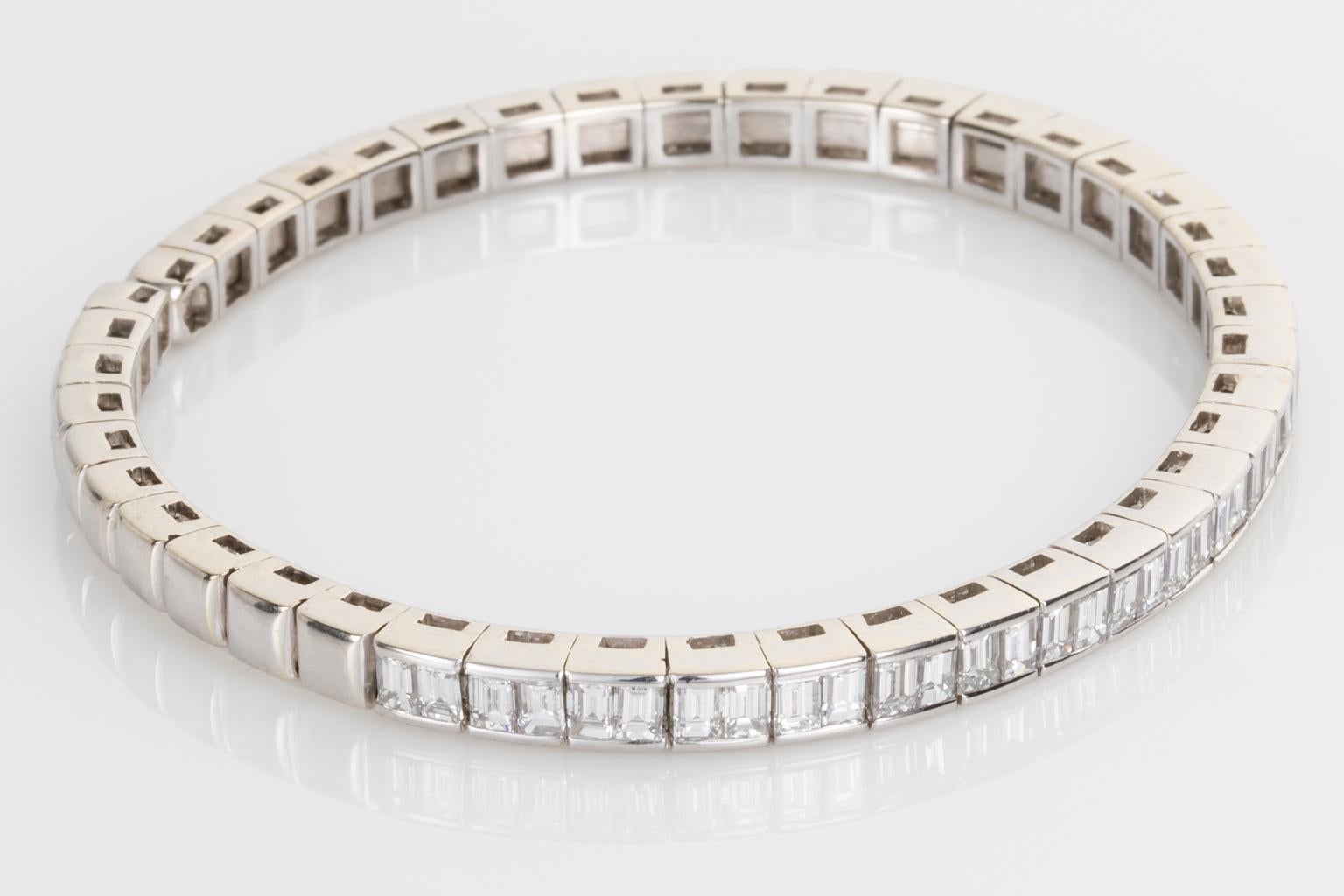 18 Karat White Gold Baguette Cut Diamond Flexible Cuff Bangle In Excellent Condition In QLD , AU