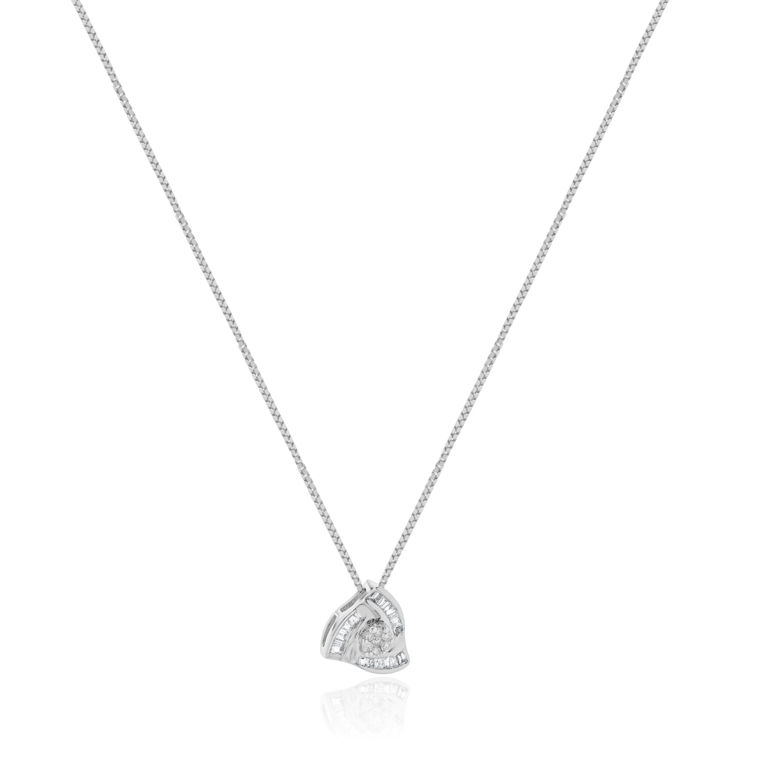 Designer : design personnalisé
Matériau : Or blanc 14K
Diamant : taille ronde et baguette = 0,25cttw
Couleur : H
Clarté : SI1
Dimensions : le collier mesure 16 pouces de long.
Poids : 2,60 grammes