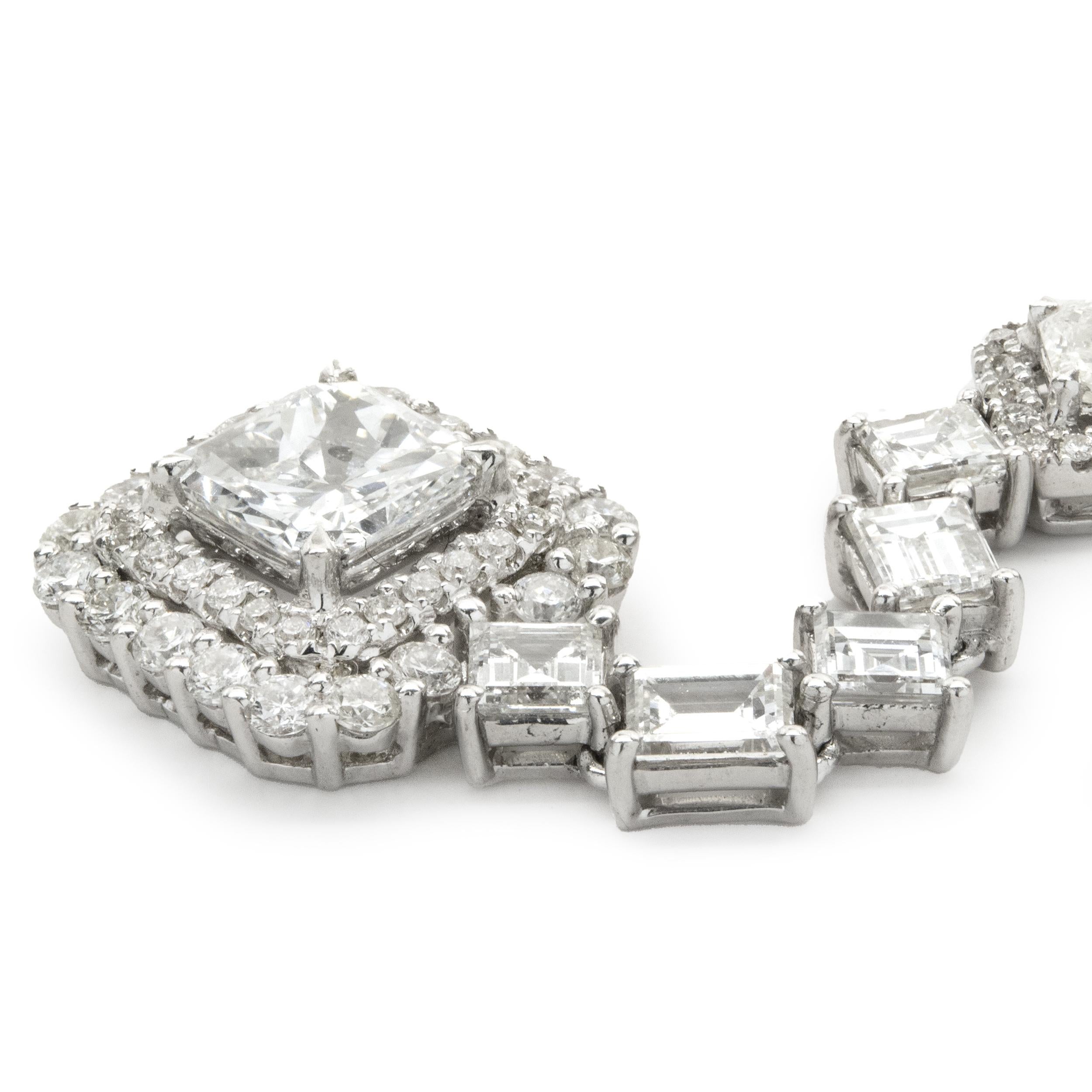 18 Karat Weißgold Diamant-Halskette mit Diamant-Tropfen in verschiedenen Formen in der Lünette im Zustand „Hervorragend“ in Scottsdale, AZ