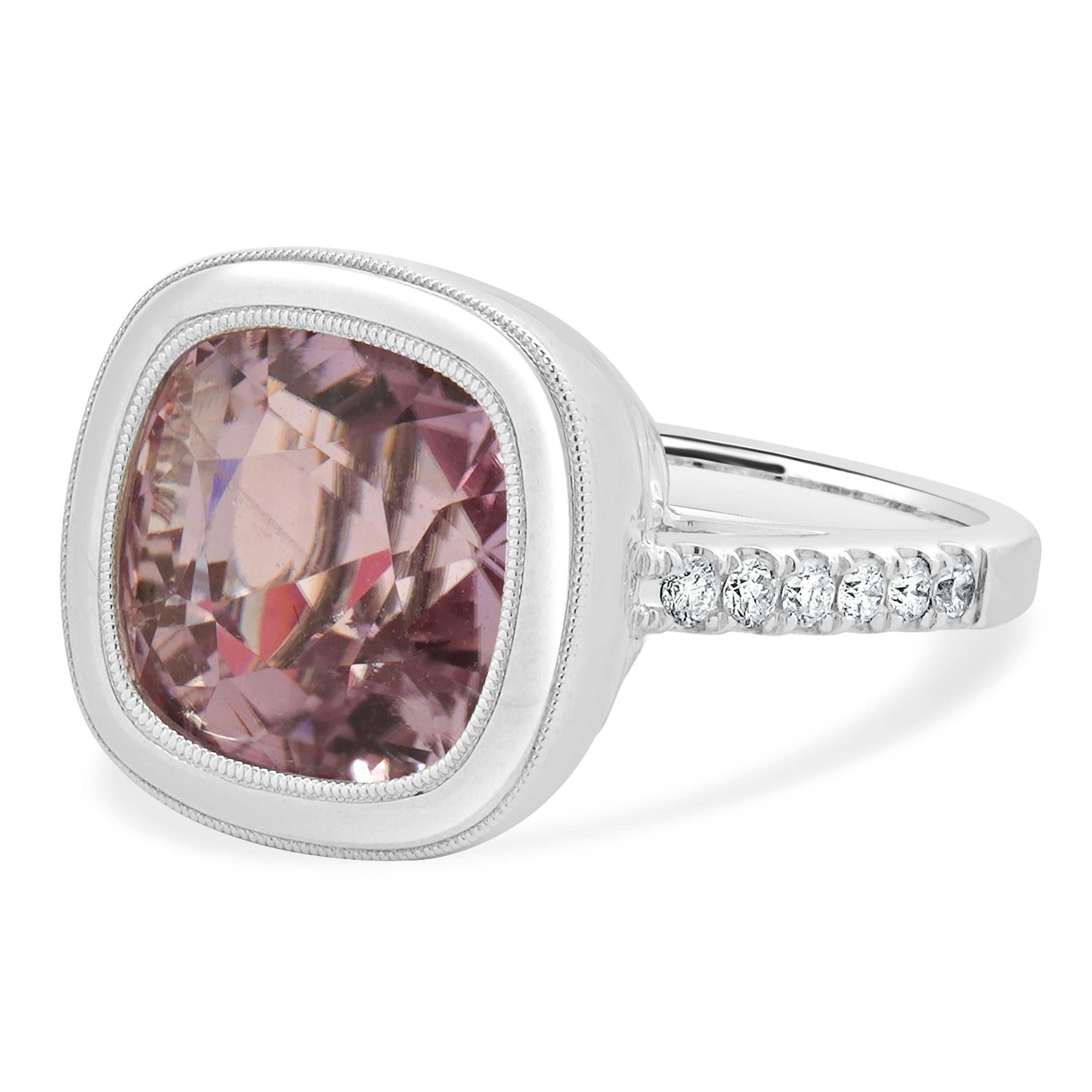 Material: 18K white gold
Kunzite: 1 cushion cut = 11.37ct
Diamonds: round cut= 0.27cttw
Color: G
Clarity: SI1
Ring Size: 7 (please allow up to 2 additional business days for sizing requests)
Weight: 10.00 grams
