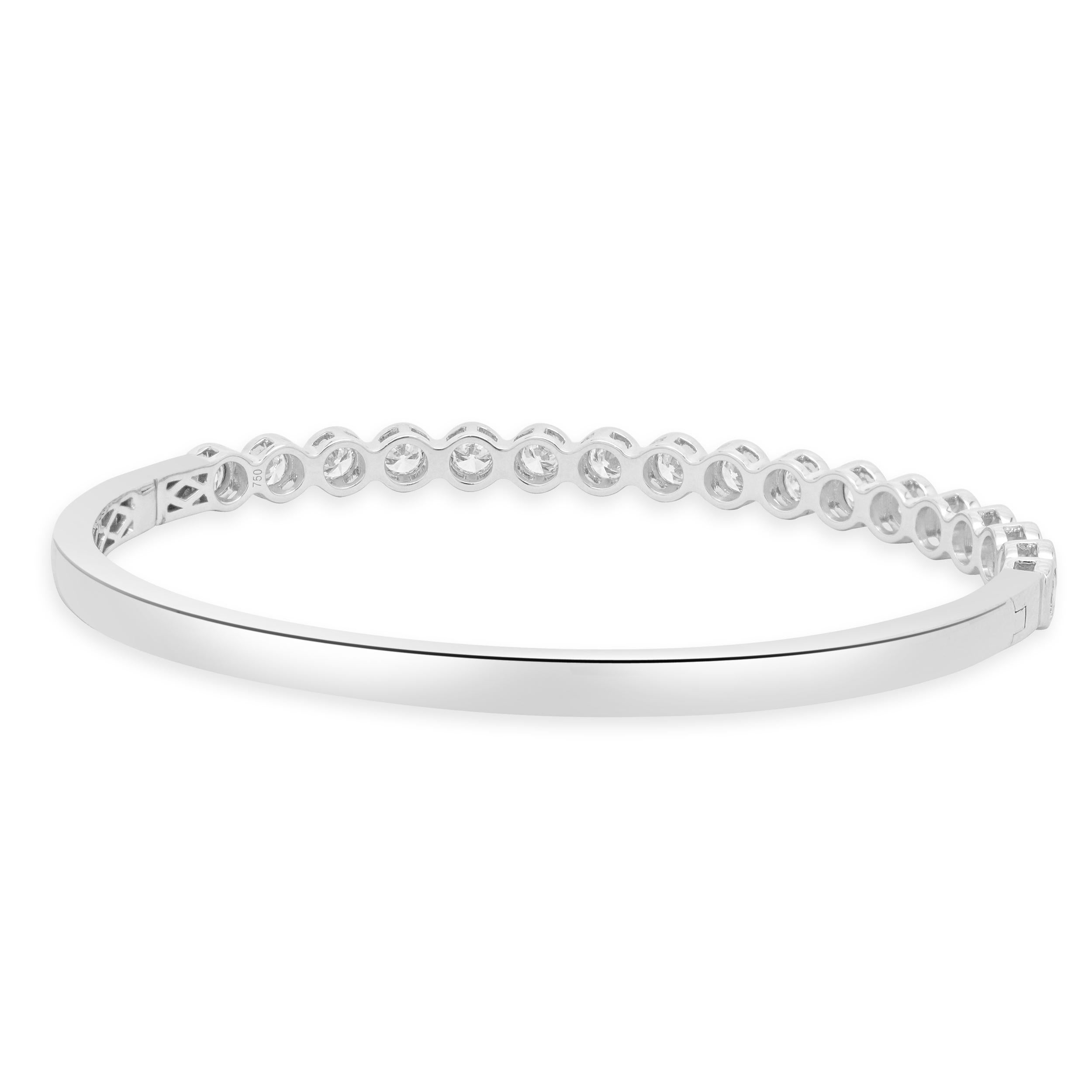 Taille ronde Bracelet en or blanc 18 carats serti d'un chaton et de diamants ronds taillés en brillant en vente