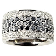 18 Karat White Gold Black and White Diamond Band Ring