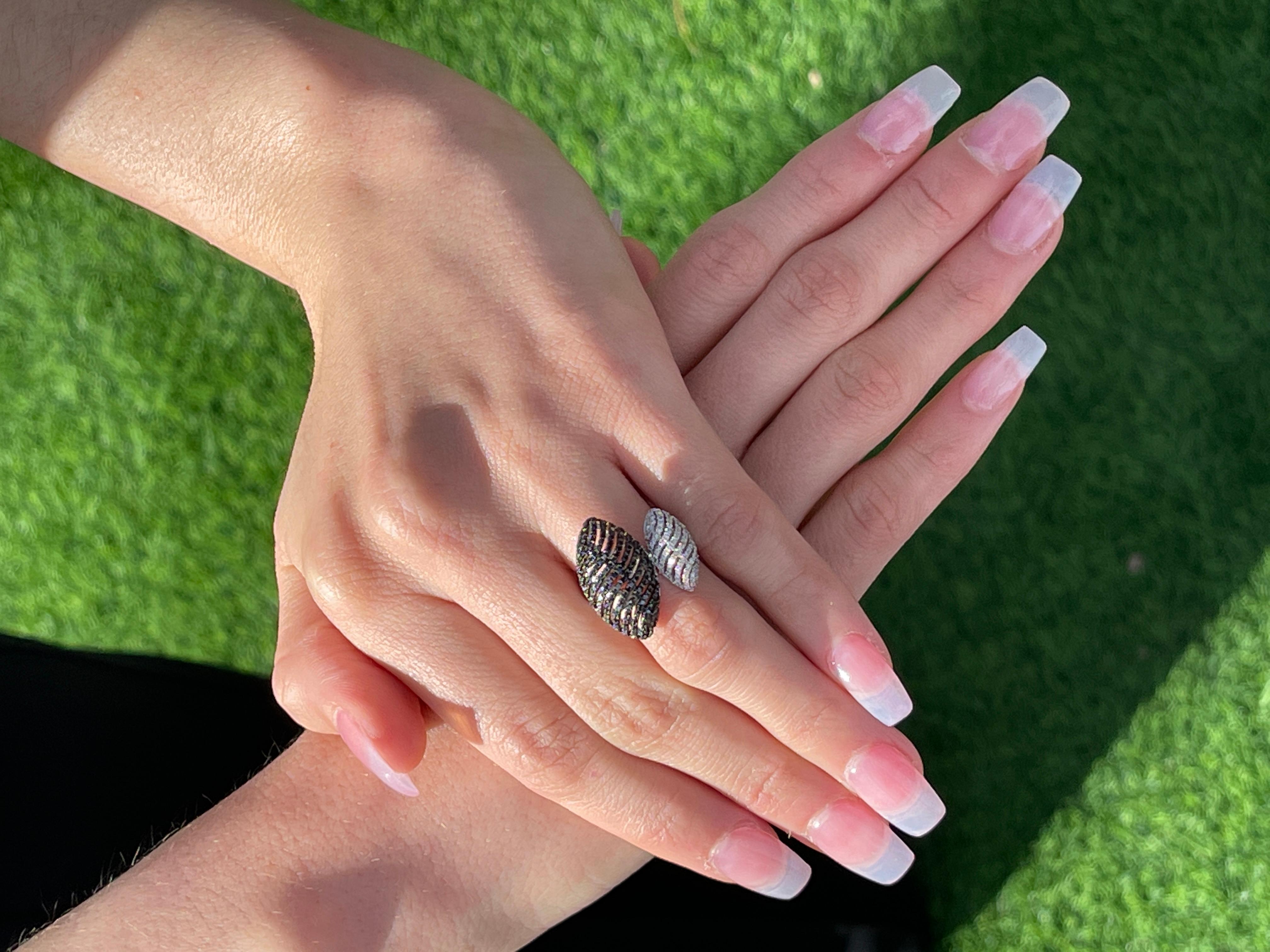 18 Karat White Gold Black and White Diamond Custom Geometric Ring In Excellent Condition In Scottsdale, AZ