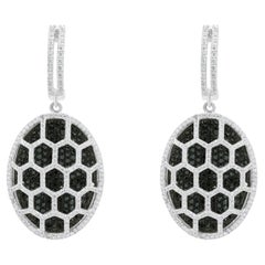 Boucles d'oreilles pendantes en or blanc 18 carats avec diamant noir et blanc taillé