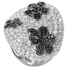 18 Karat White Gold Black and White Diamond Flower Ring CRR7380