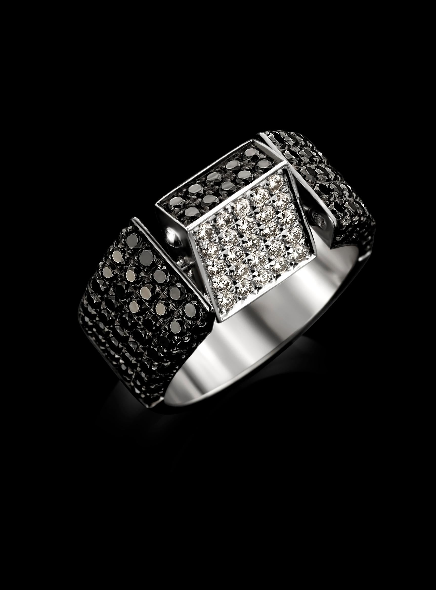 This square signet-inspired ring is expertly crafted by hand from 18-karat white gold, while the top and side are bedecked with an array of 0.32ct white and 2.95ct black diamonds.
Certified by International Gemological Institute Antwerp.
This ring
