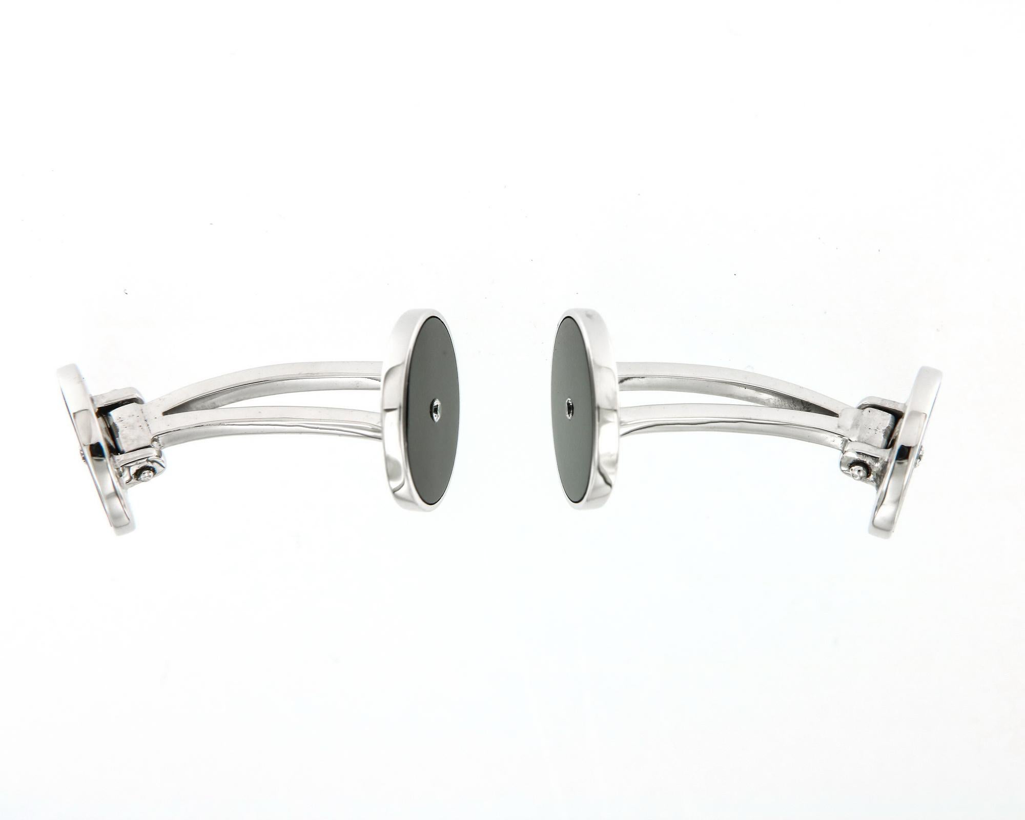 These cufflinks are made to be worn every day - classic and elegant! 
Matching studs are also available.

White Gold Ceramic Cufflinks with White Diamonds

Material. 18k White Gold, Black Ceramic
Dia : 0.03Cts/4Pcs

 For further information please