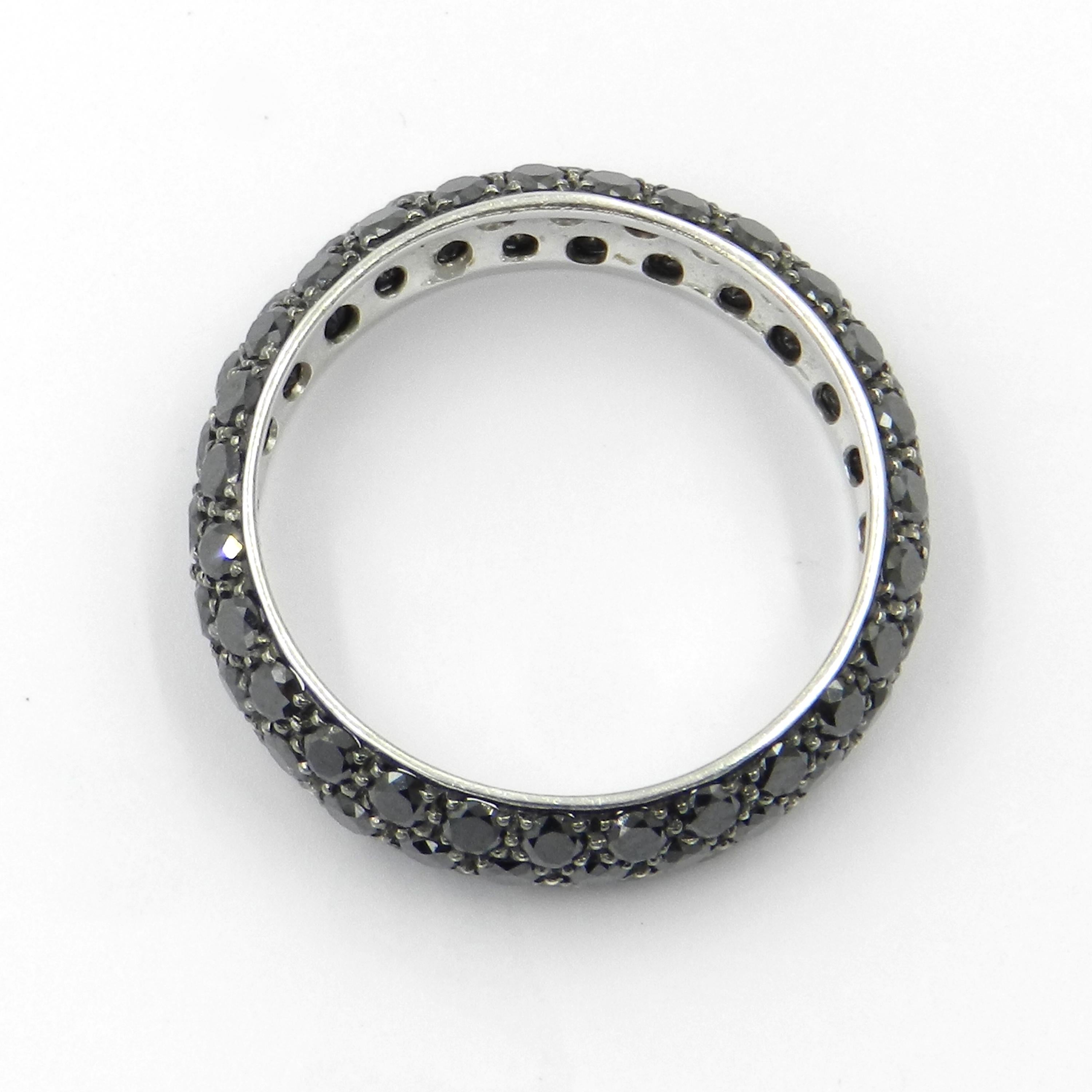 Round Cut 18 Karat White Gold Black Diamonds Pavè Band Eternity Garavelli Ring