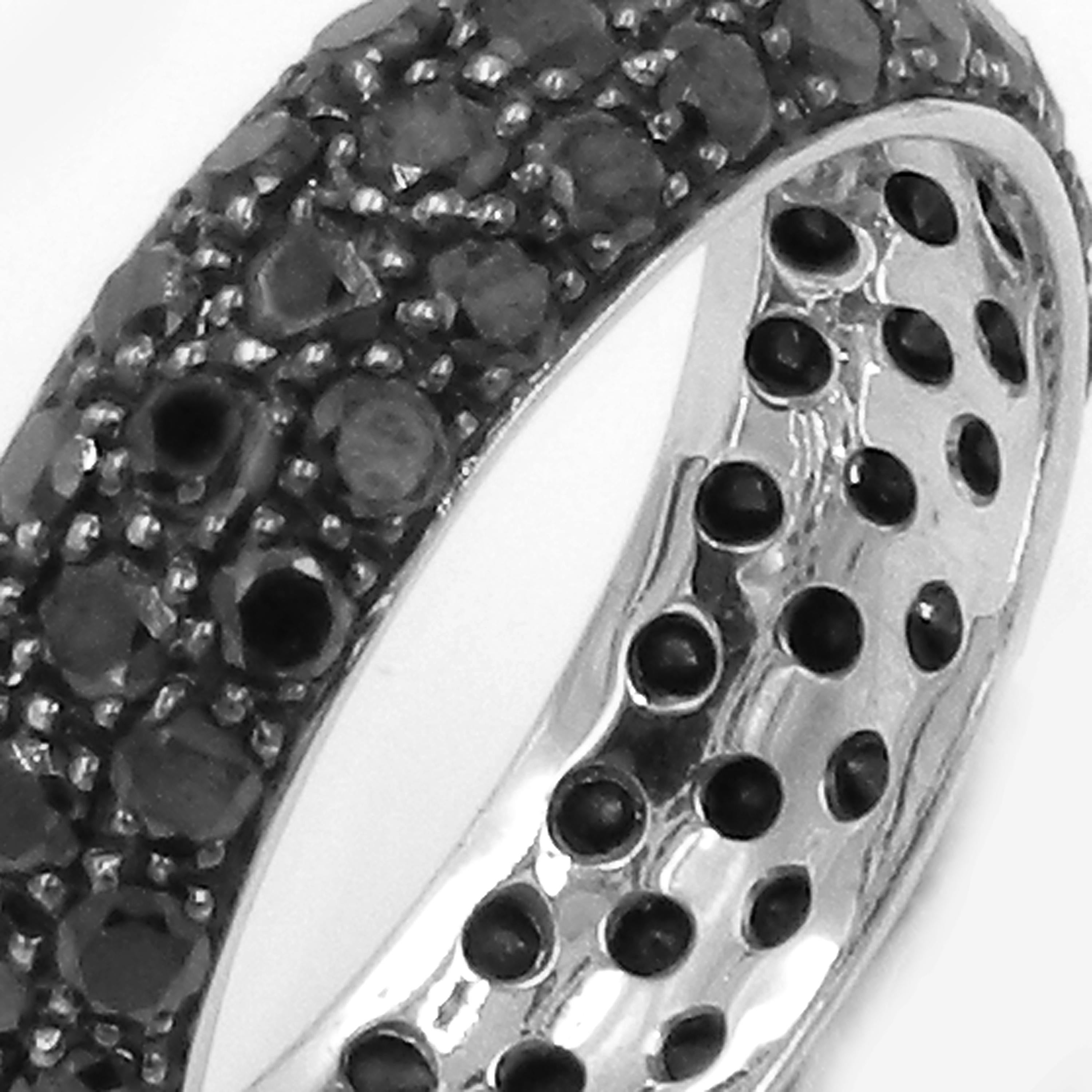 18 Karat White Gold Black Diamonds Pavè Band Eternity Garavelli Ring In New Condition For Sale In Valenza, IT
