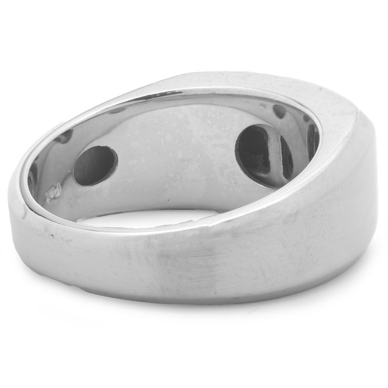 18 Karat White Gold Black Onyx and Diamond Ring For Sale at 1stDibs