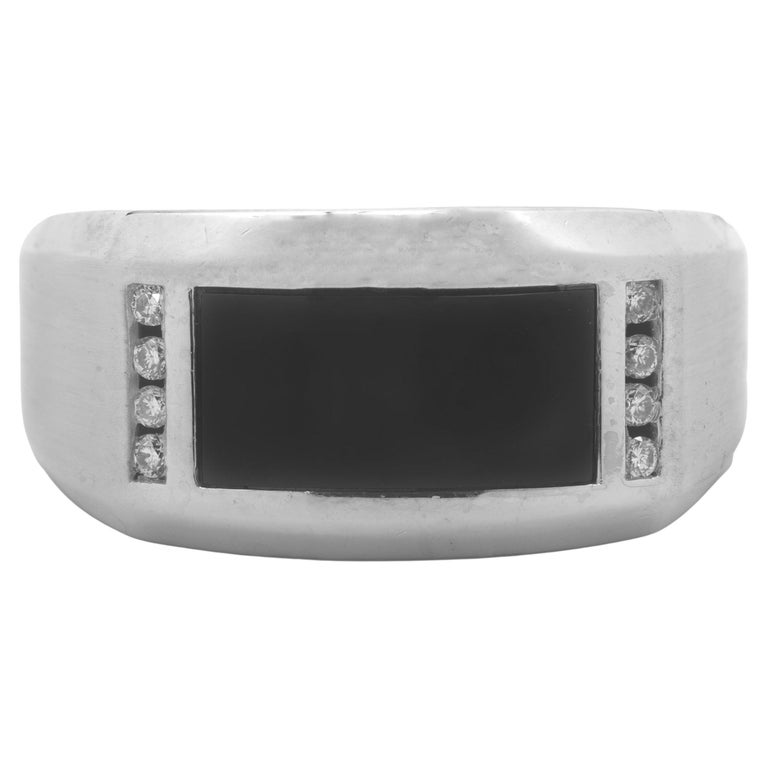 18 Karat White Gold Black Onyx and Diamond Ring For Sale at 1stDibs