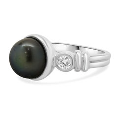 18 Karat White Gold Black Pearl and Diamond Ring