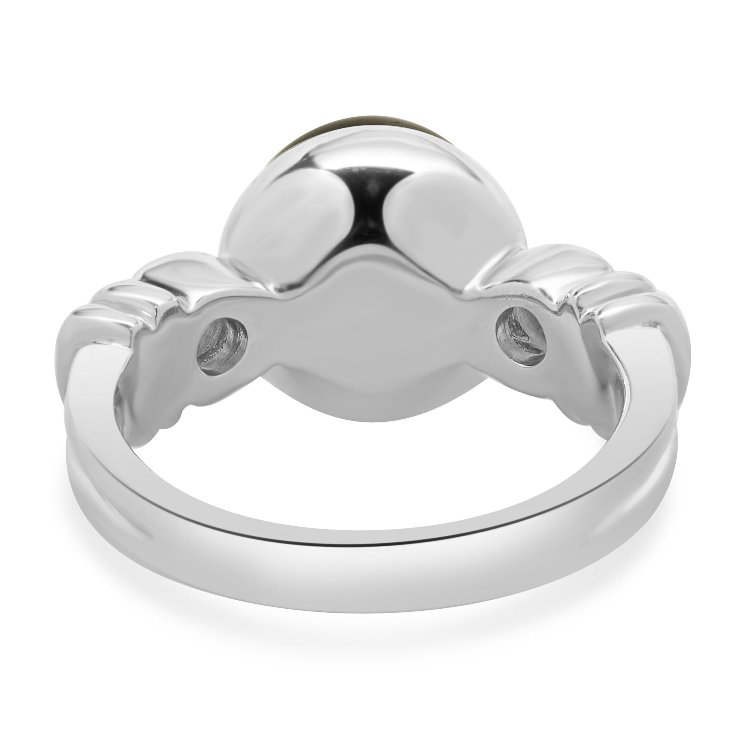 Round Cut 18 Karat White Gold Black Pearl and Diamond Ring For Sale