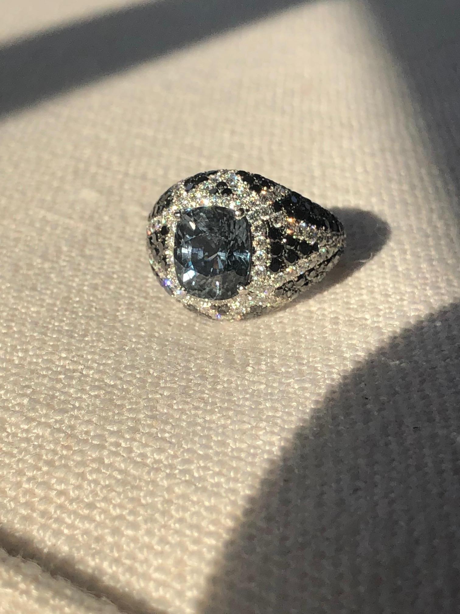 Contemporary 18 Karat White Gold Blue Cobalt Spinel Ring with Black and White Diamonds For Sale