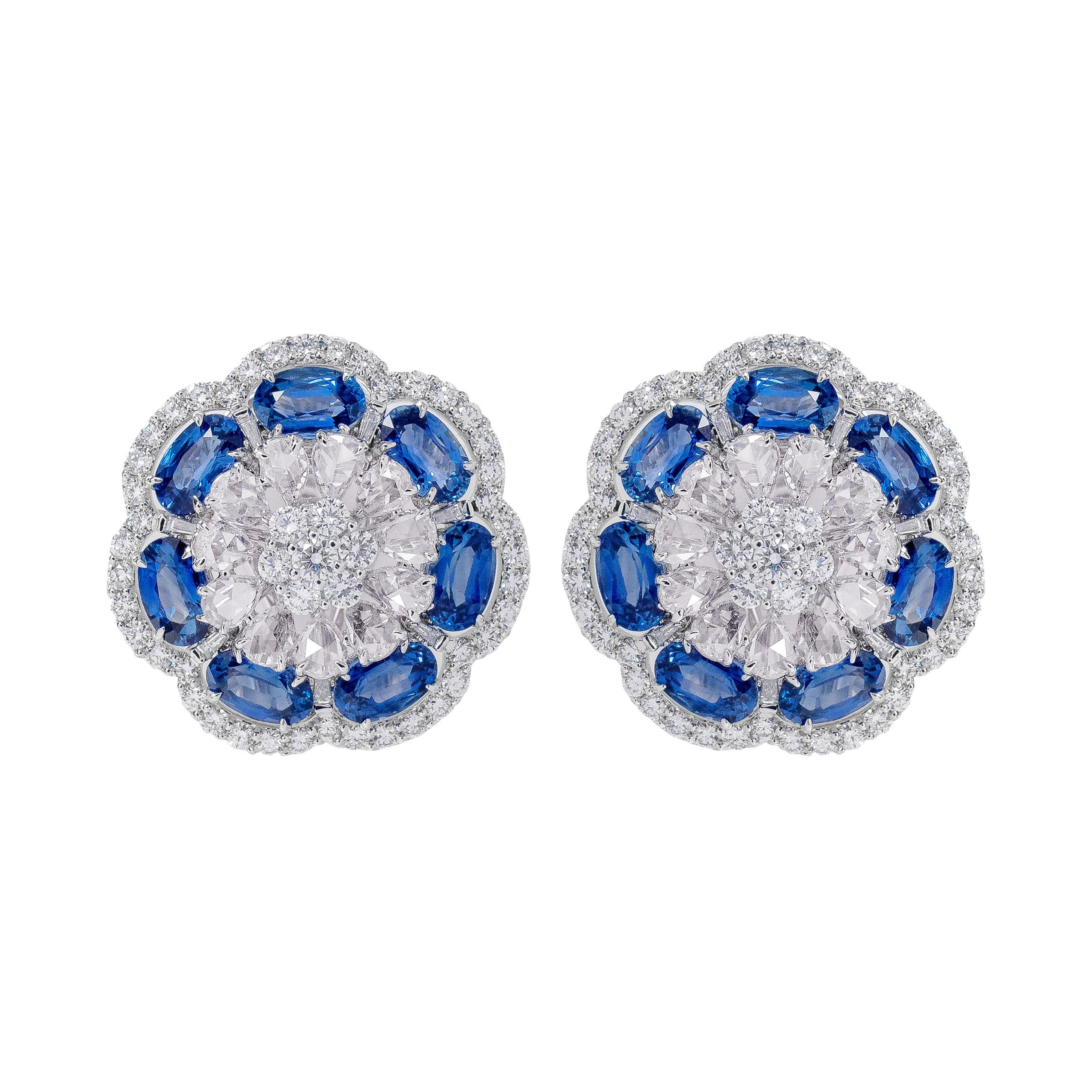 Clous d'oreilles contemporains en or blanc 18 carats avec grappe de saphirs bleus et diamants