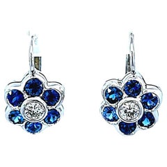 Blumenohrringe aus 18 Karat Weißgold mit blauem Saphir und Diamant