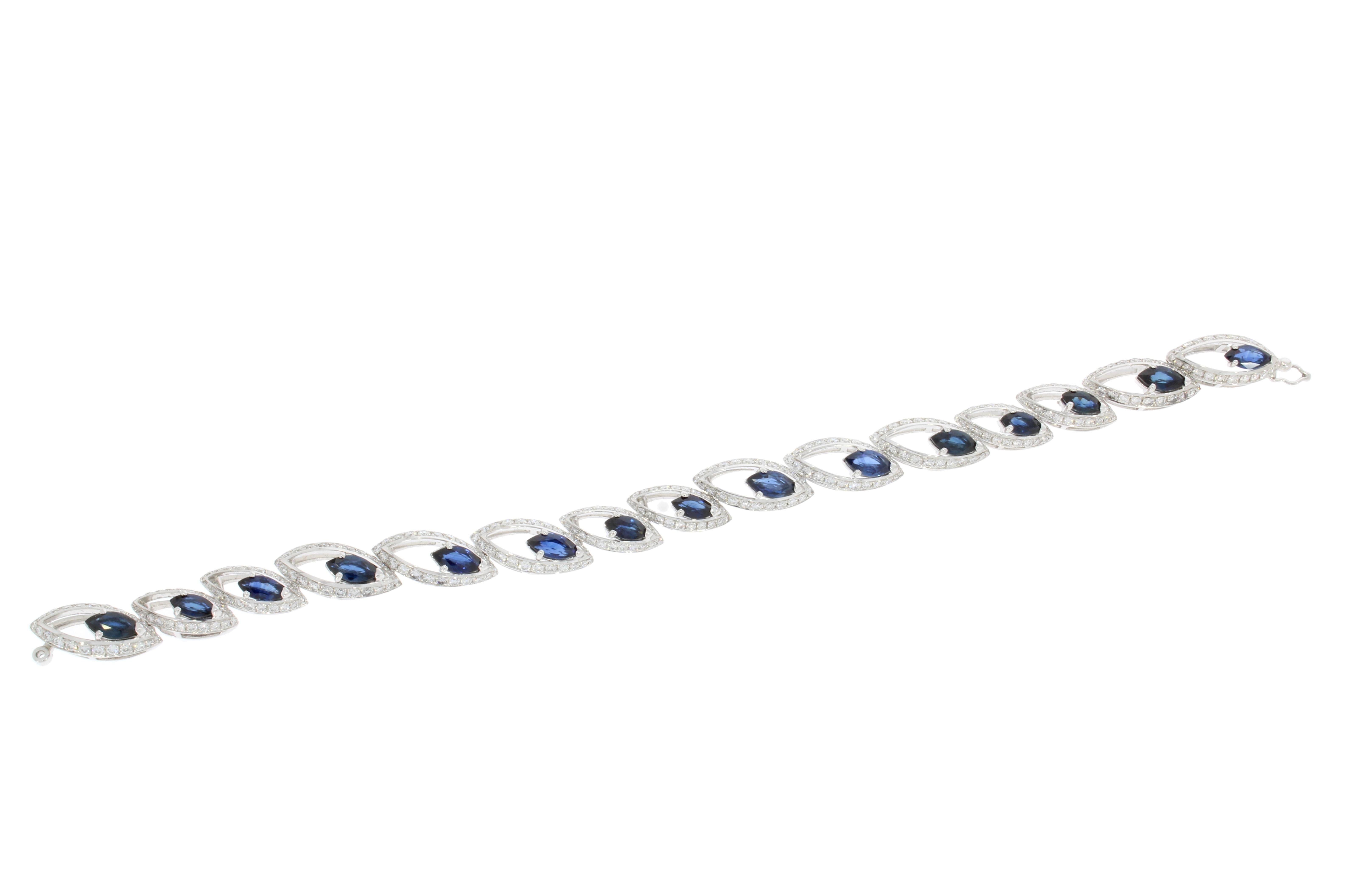Contemporary 18 Karat White Gold Blue Sapphire and Diamonds Petali Bracelet by Niquesa For Sale