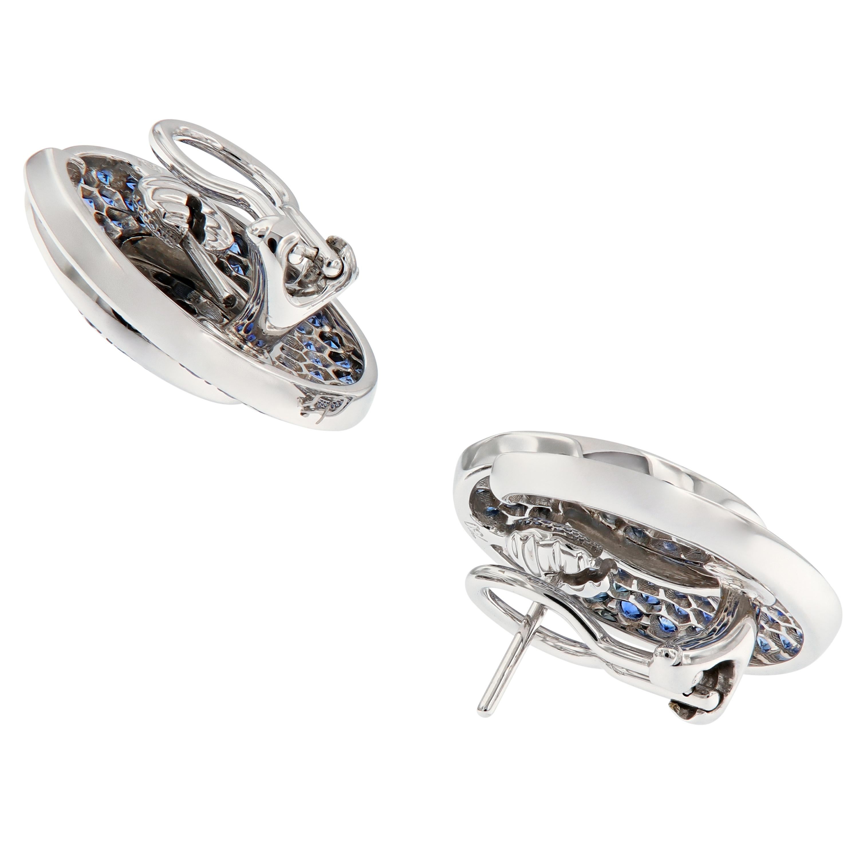 18 Karat White Gold Blue Sapphire Diamond Button Earrings In New Condition In Troy, MI