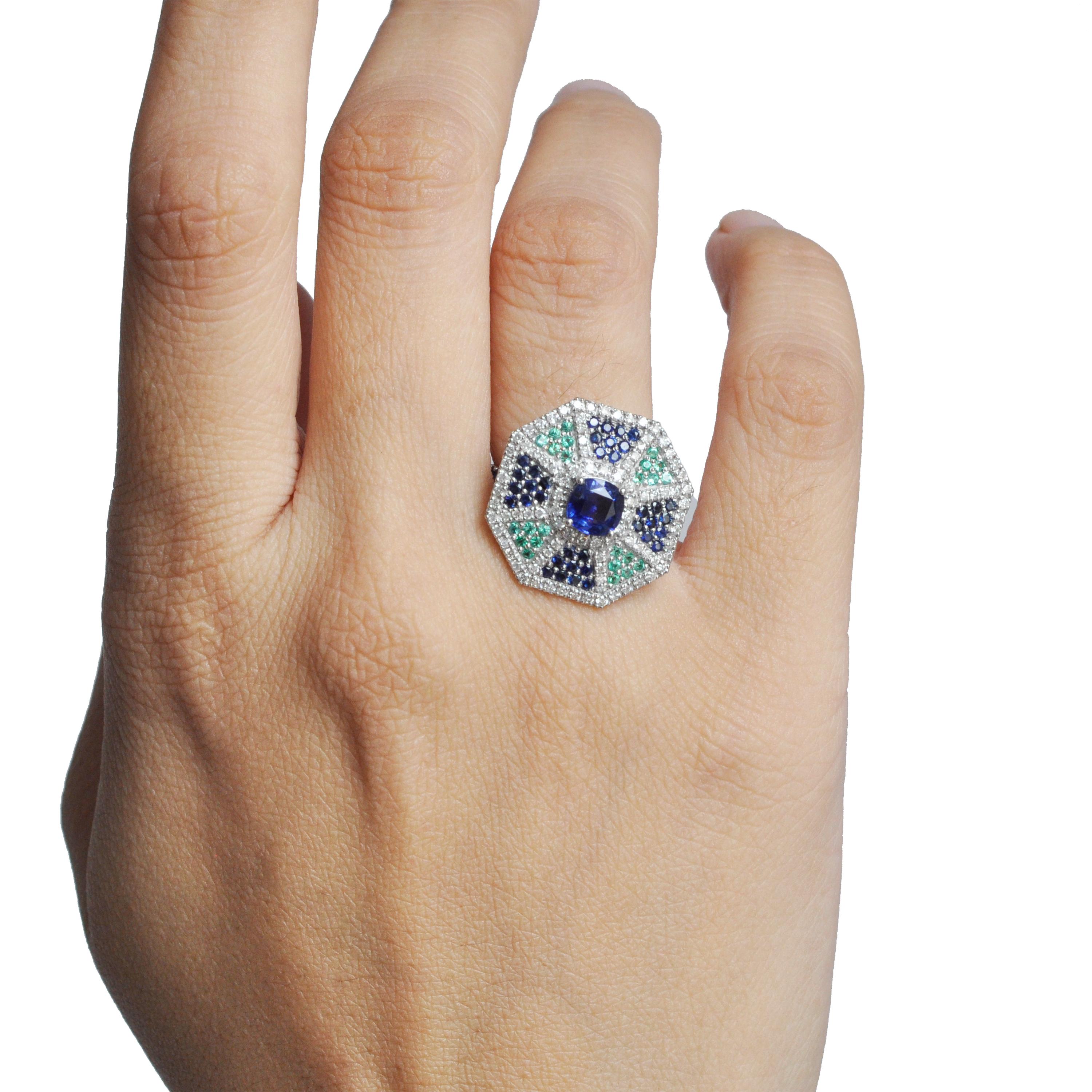 18 Karat Weißgold Art Deco Cocktail-Ring mit blauem Saphir, Smaragd und Diamant Damen