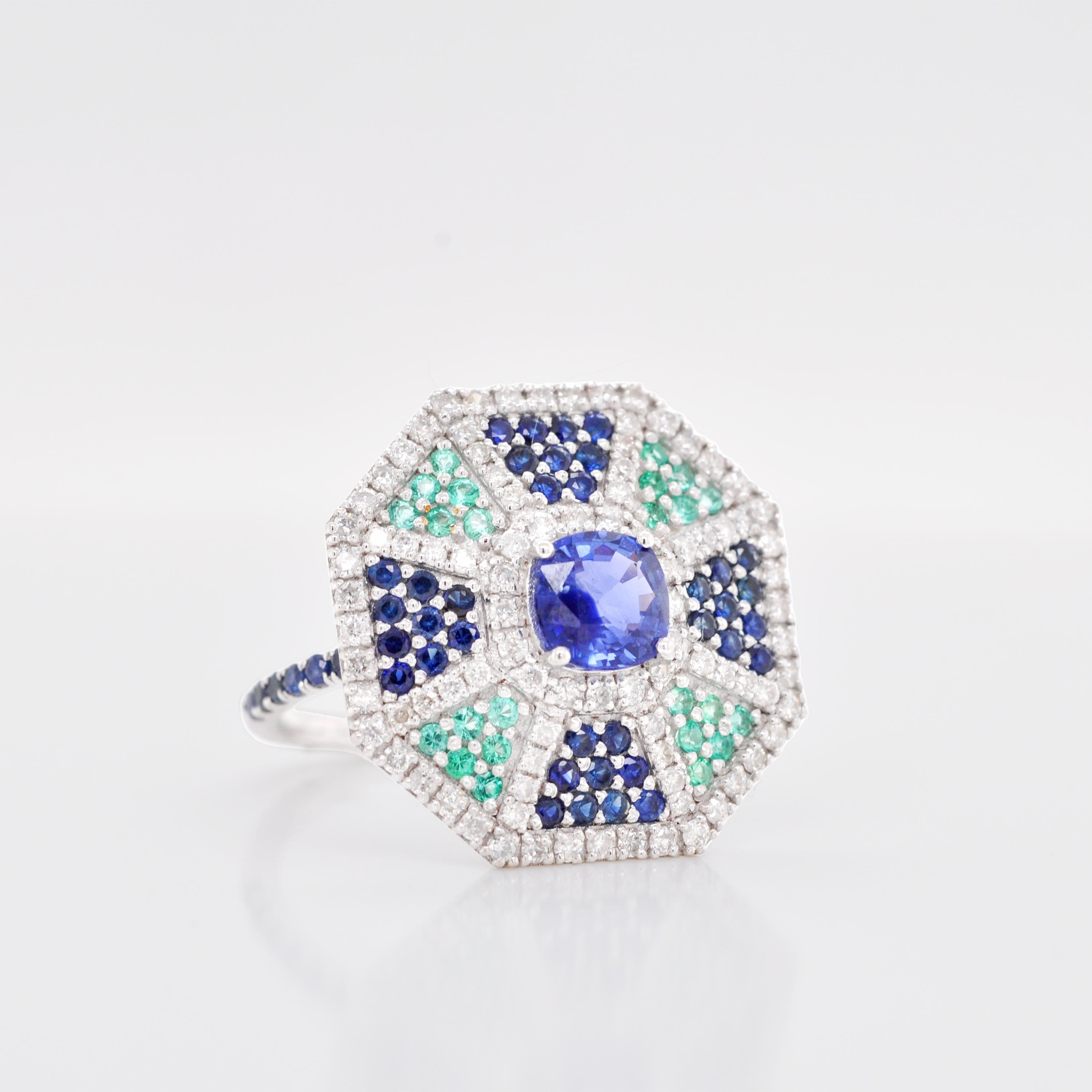 18 Karat Weißgold Art Deco Cocktail-Ring mit blauem Saphir, Smaragd und Diamant 1