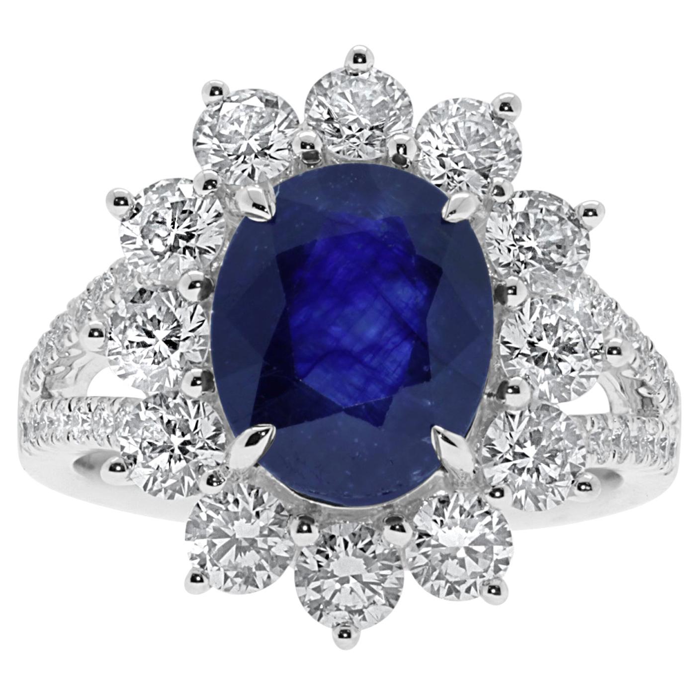 18 Karat White Gold Blue Sapphire Ring Set with Brilliant Cut Diamonds For Sale