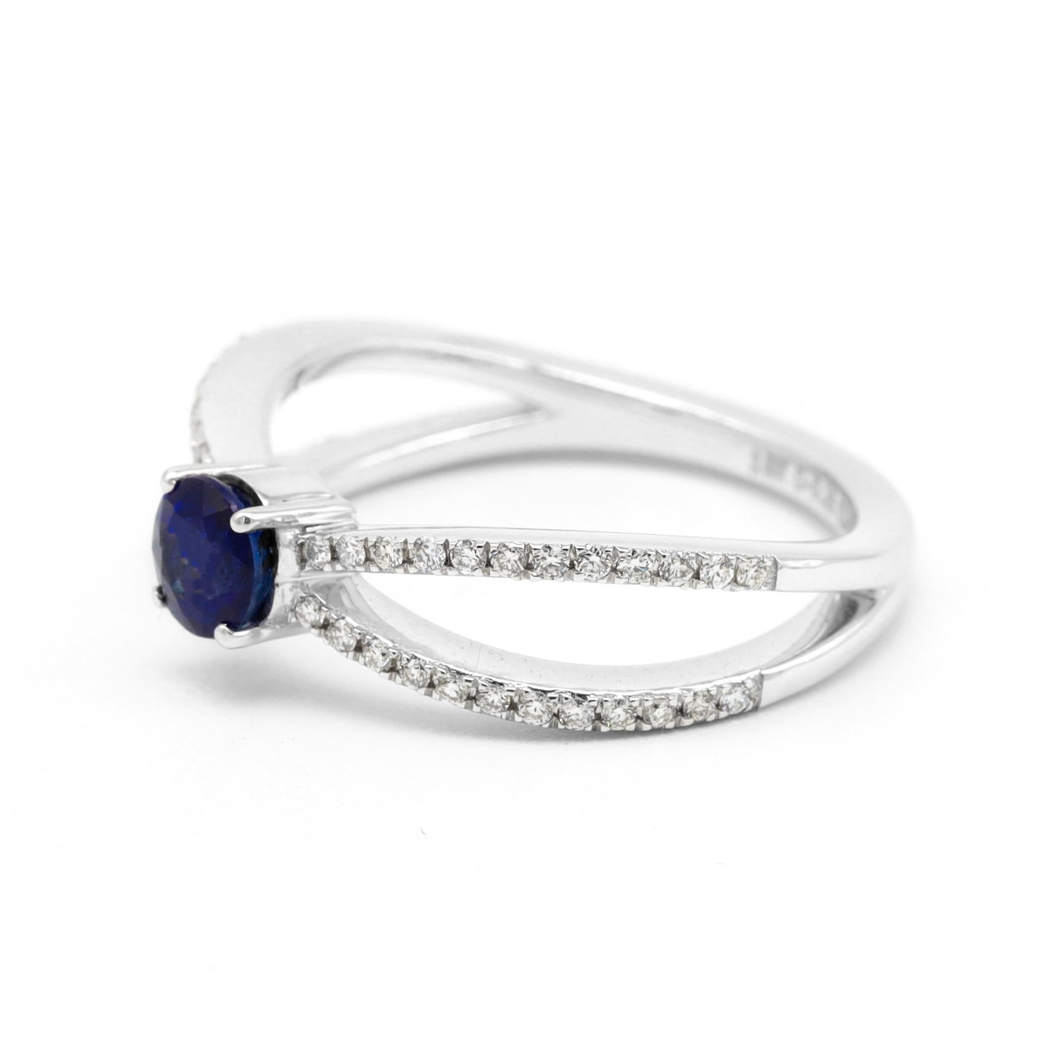 Round Cut 18 Karat White Gold Blue Sapphire Round-Cut and Diamond Ring For Sale