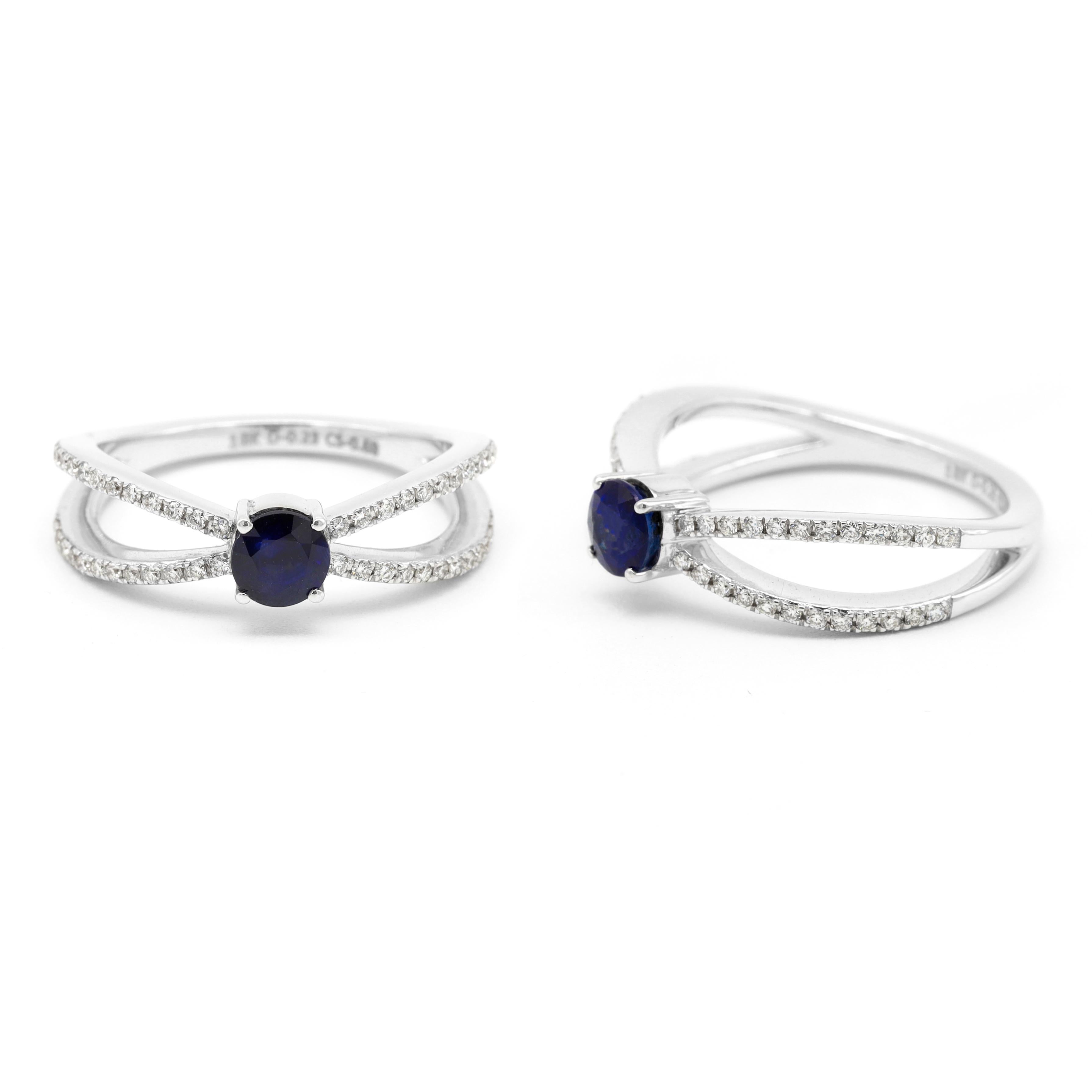 Bague en or blanc 18 carats avec saphir bleu taille ronde et diamants Pour femmes en vente