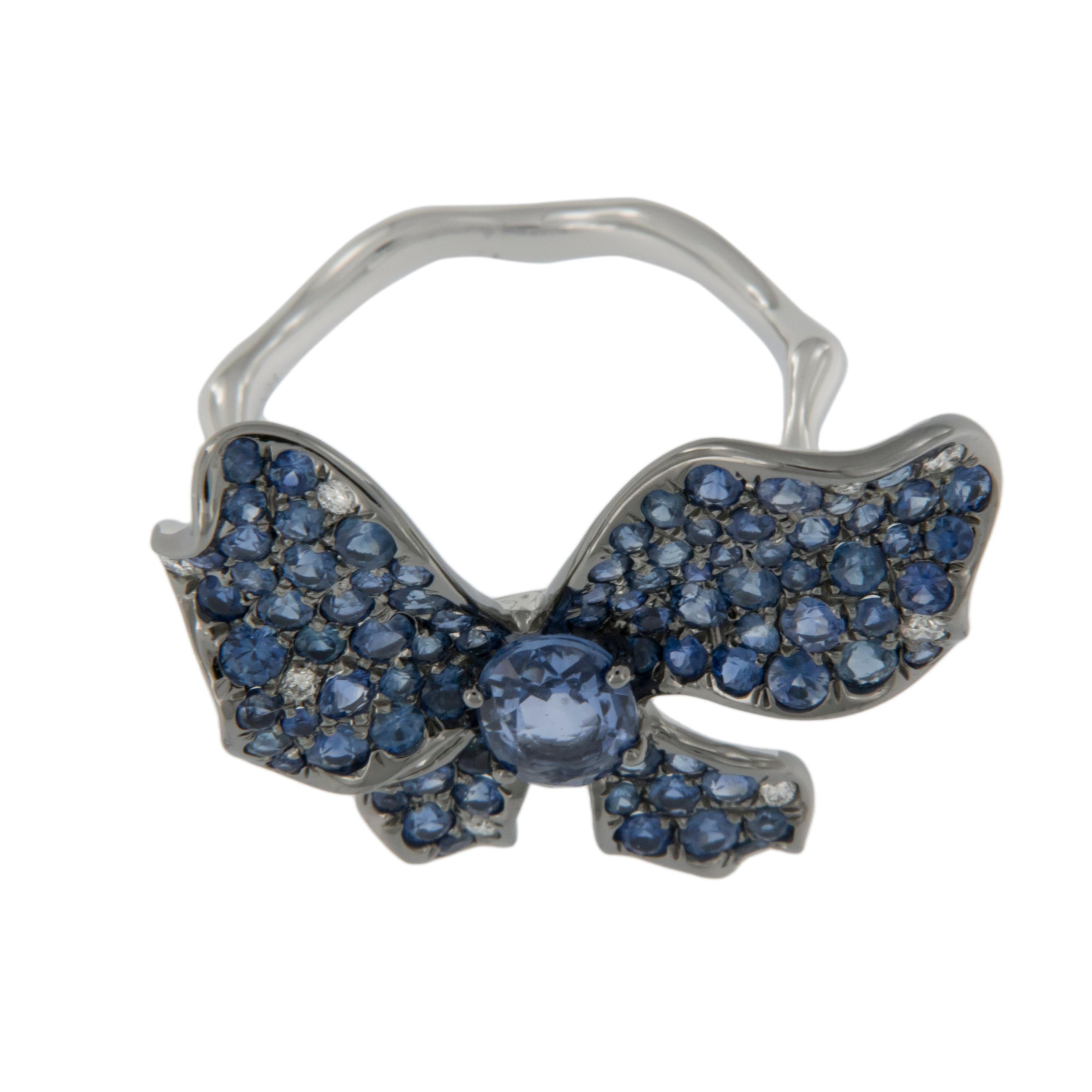 Artist 18 Karat White Gold Blue Sapphire White Diamond Butterfly Fashion Ring