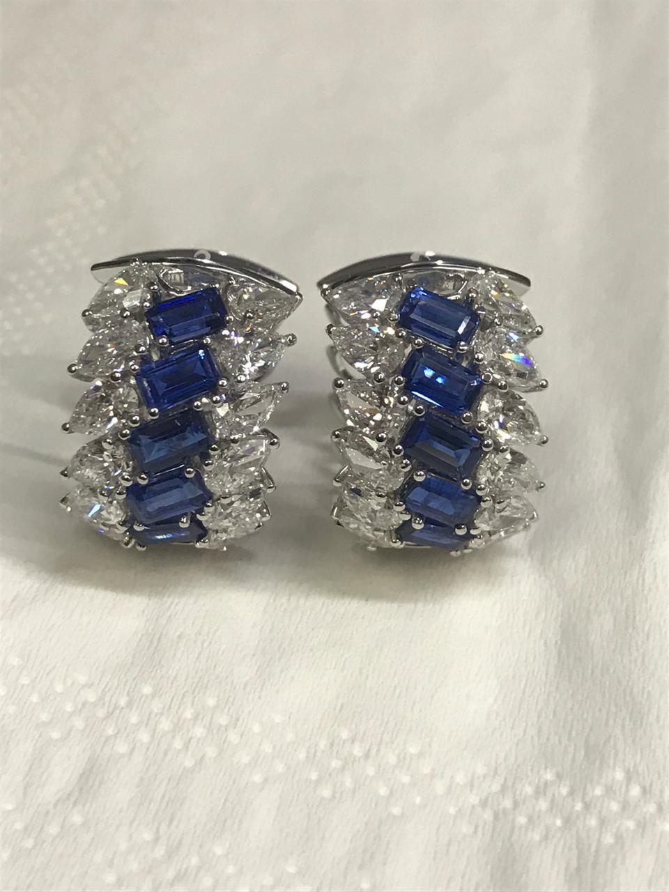18 Karat White Gold Blue Sapphire White Diamond Hoop Earrings In New Condition For Sale In New Delhi, Delhi