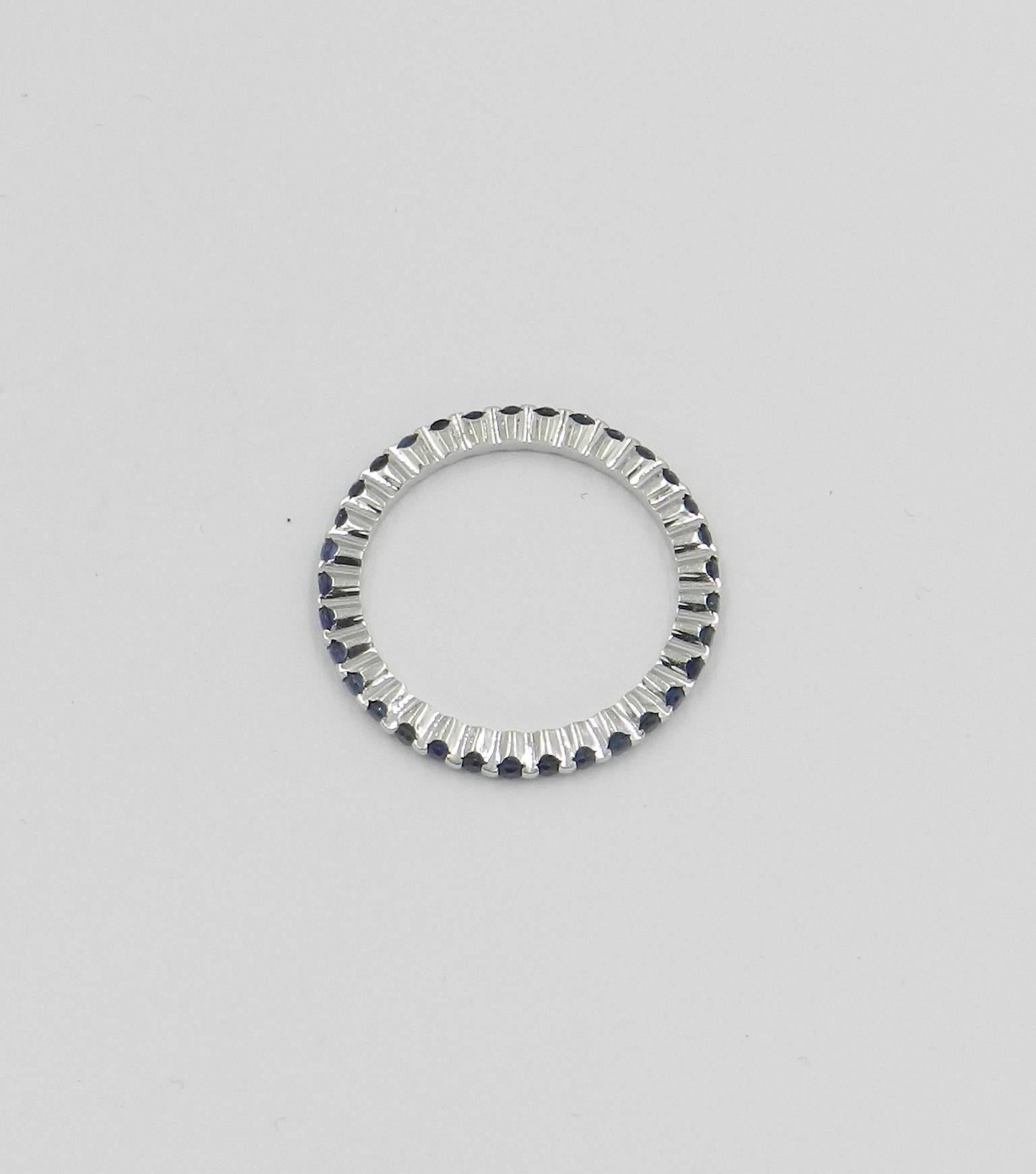 Contemporary 18 Karat White Gold Blue Sapphires Garavelli Band Ring