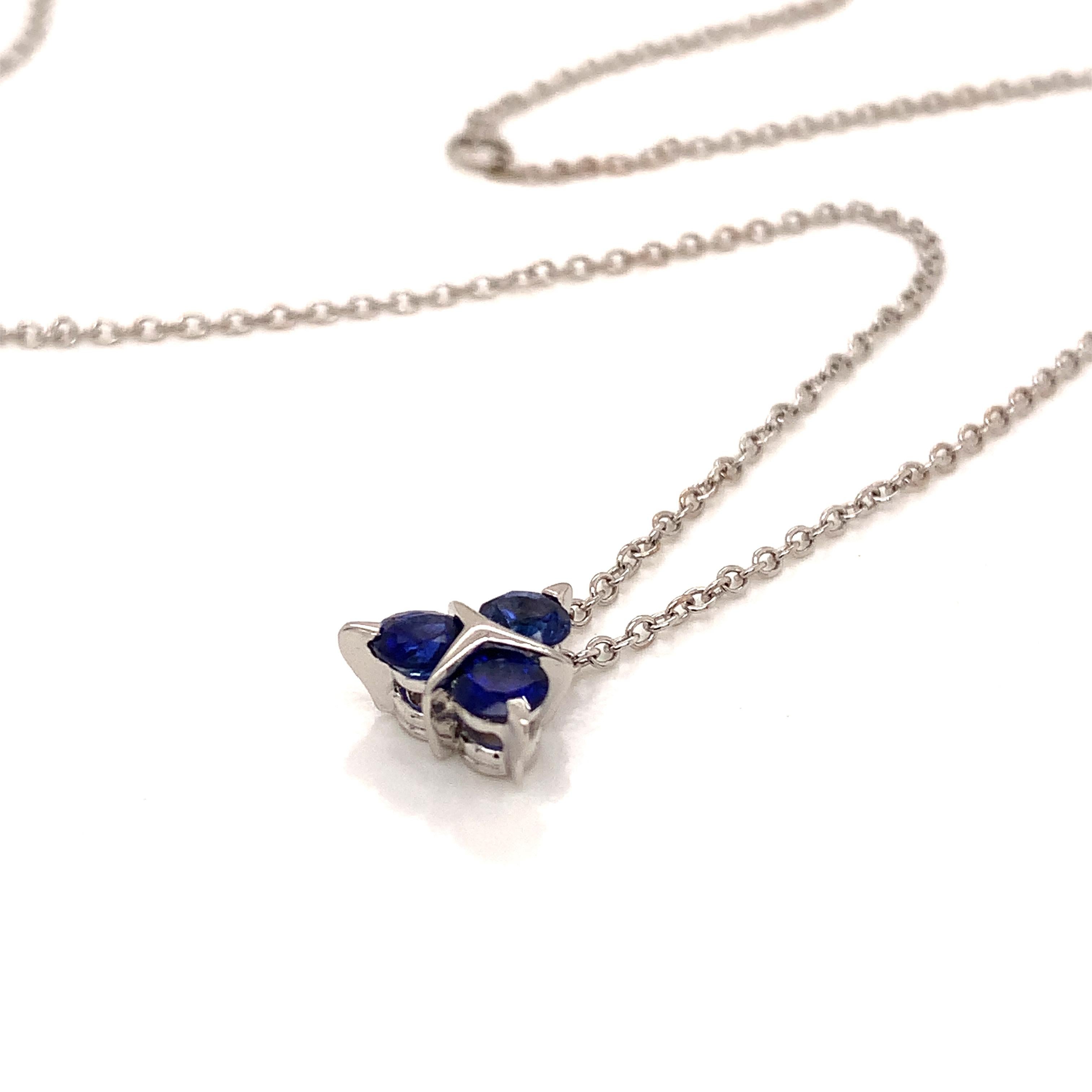 Contemporary 18 Karat White Gold Blue Sapphires Garavelli Pendant with Chain