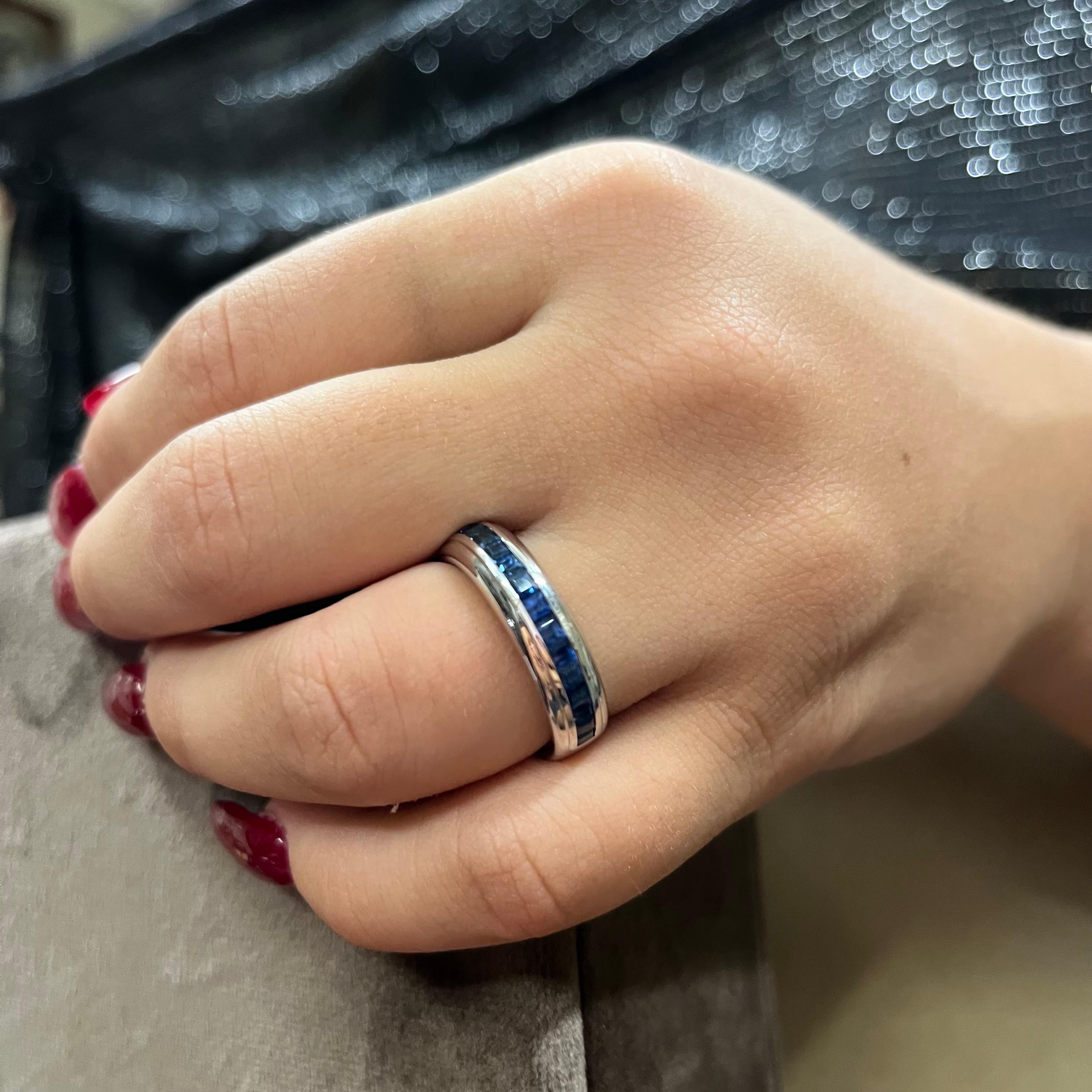 18 Karat White Gold Blue Sapphires Garavelli Ring For Sale 2