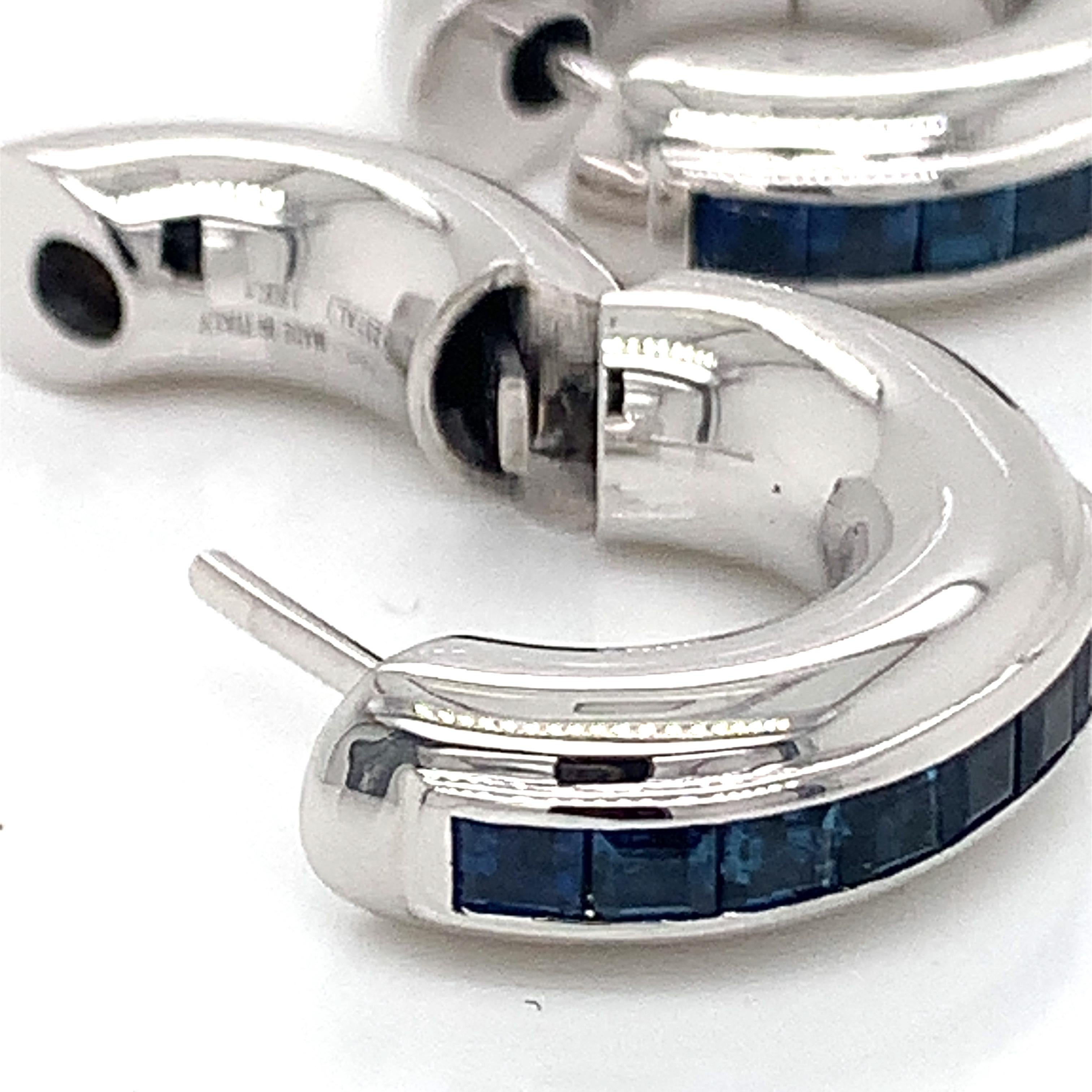 18 Karat White Gold Blue Sapphires Garavelli Round Huggie Earrings For Sale 1