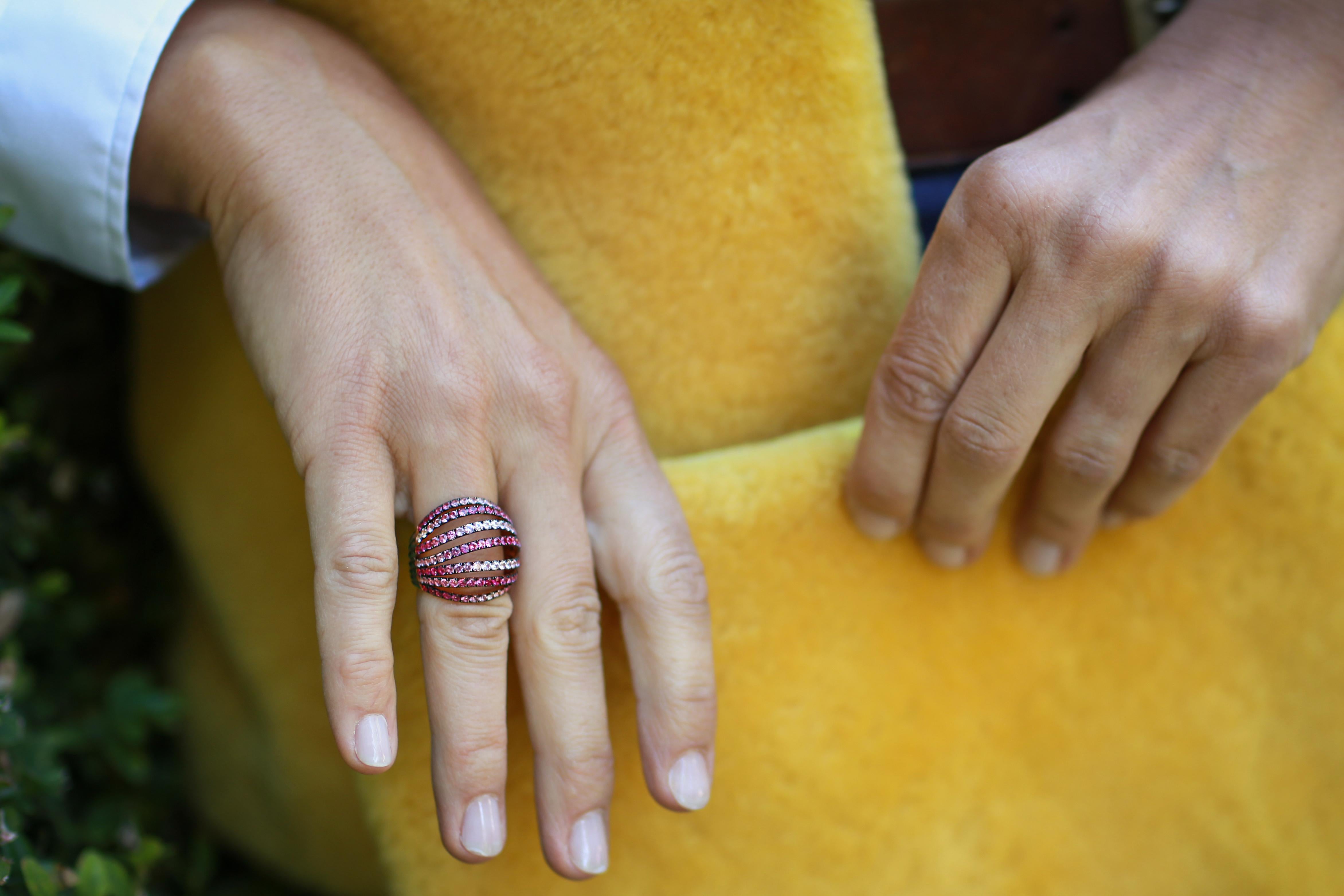 18 Karat Weißgold Ring mit blauen Saphiren Aenea Schmuck (Brillantschliff) im Angebot