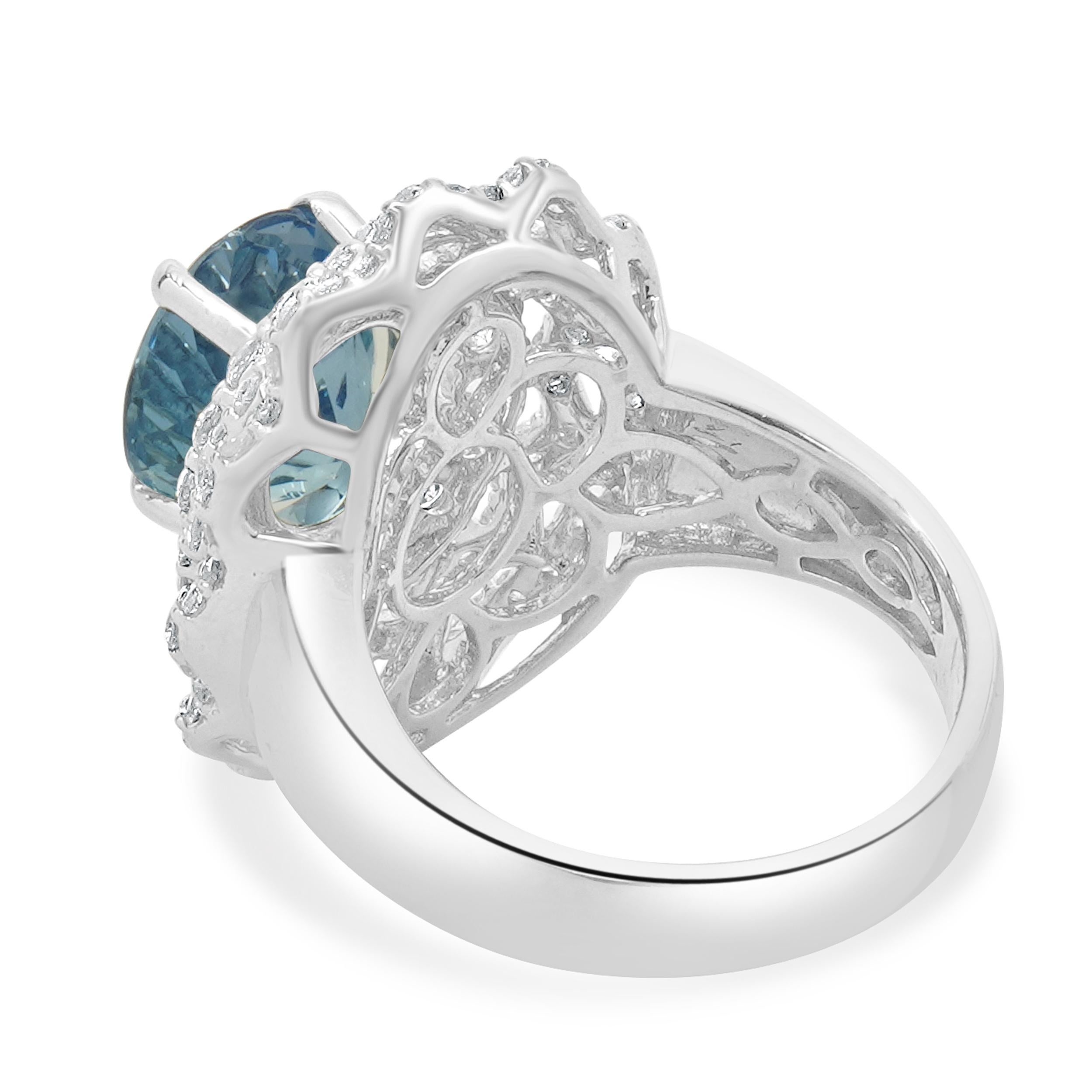 Taglio ovale Anello Ballerina in oro bianco 18 carati con topazio blu e diamanti in vendita