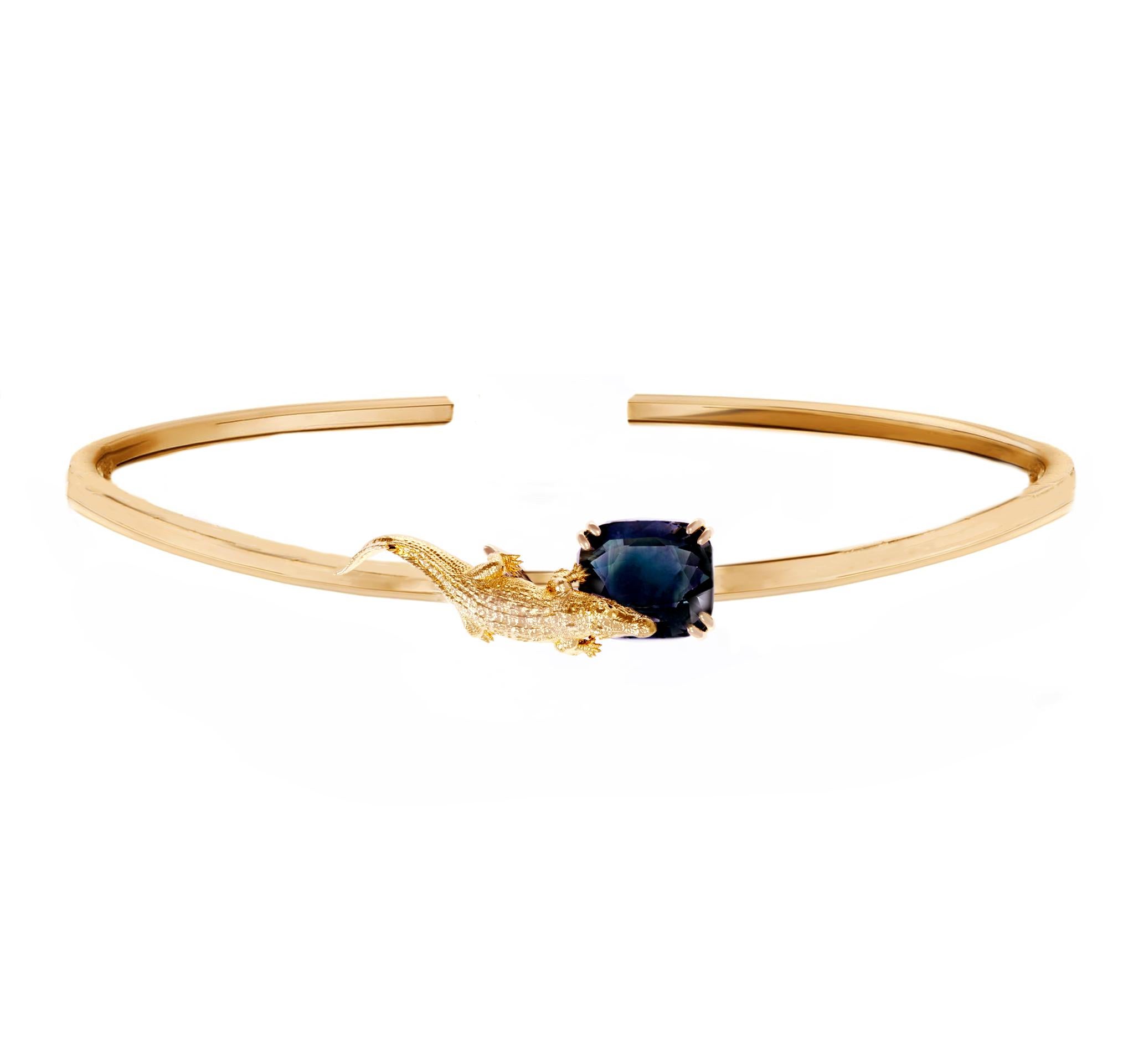White Gold Sculptural Bangle Bracelet with Four Carats Blue Sapphire For Sale 4