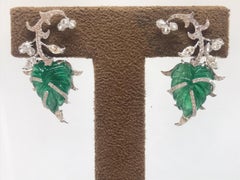 Pendientes de oro blanco de 18 quilates, diamante talla brillante y esmeralda
