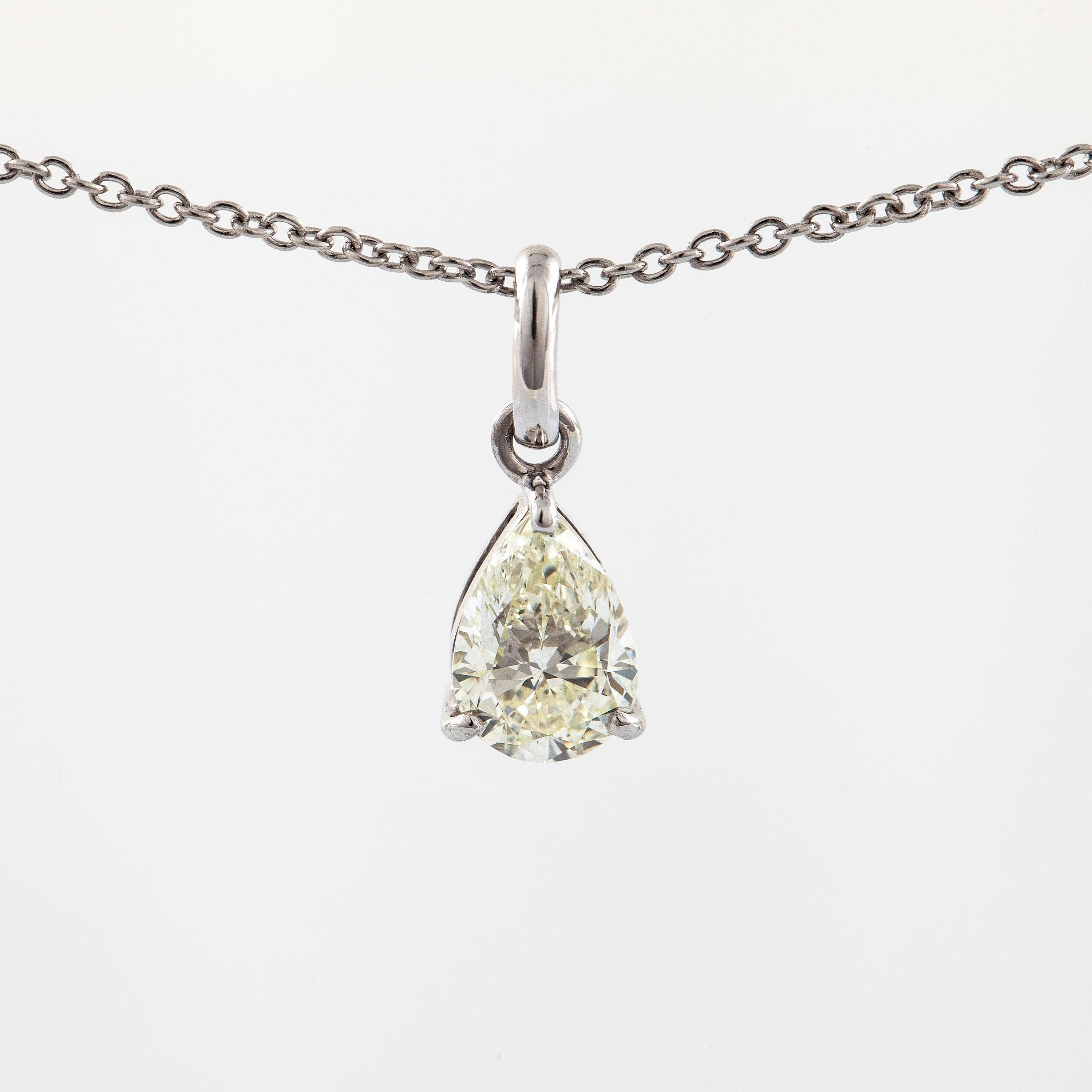 18 Karat White Gold Brilliant Cut Diamond Necklace In Excellent Condition For Sale In Oslo, NO