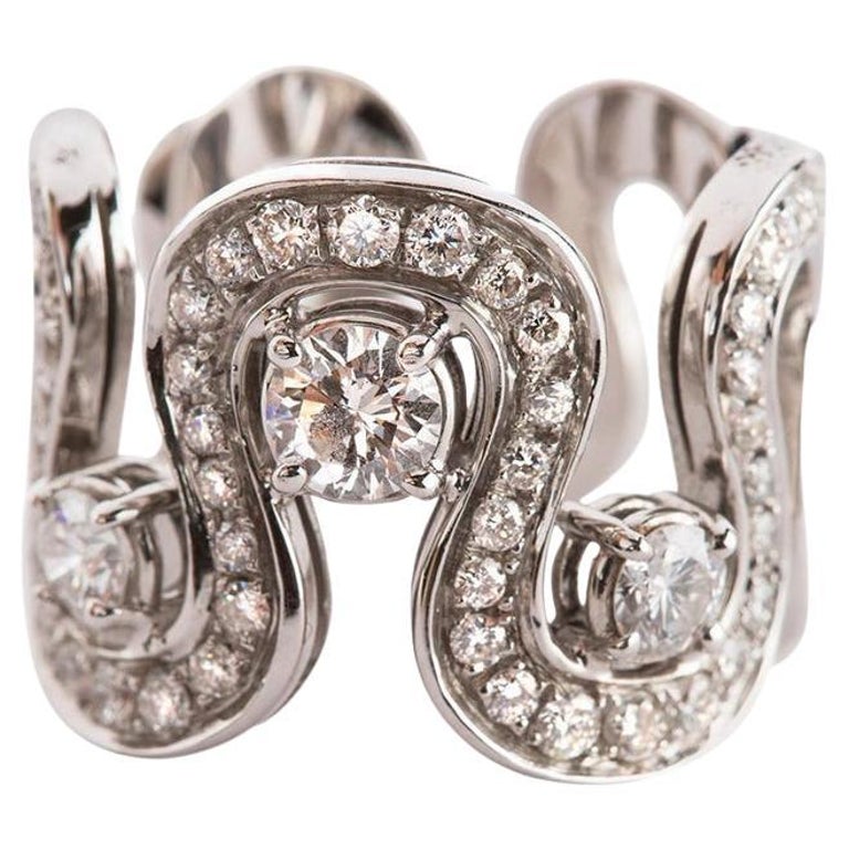 Bague design en or blanc 18 carats avec diamants blancs de 1,54 carat de  couleur G et VVs1 - En vente sur 1stDibs